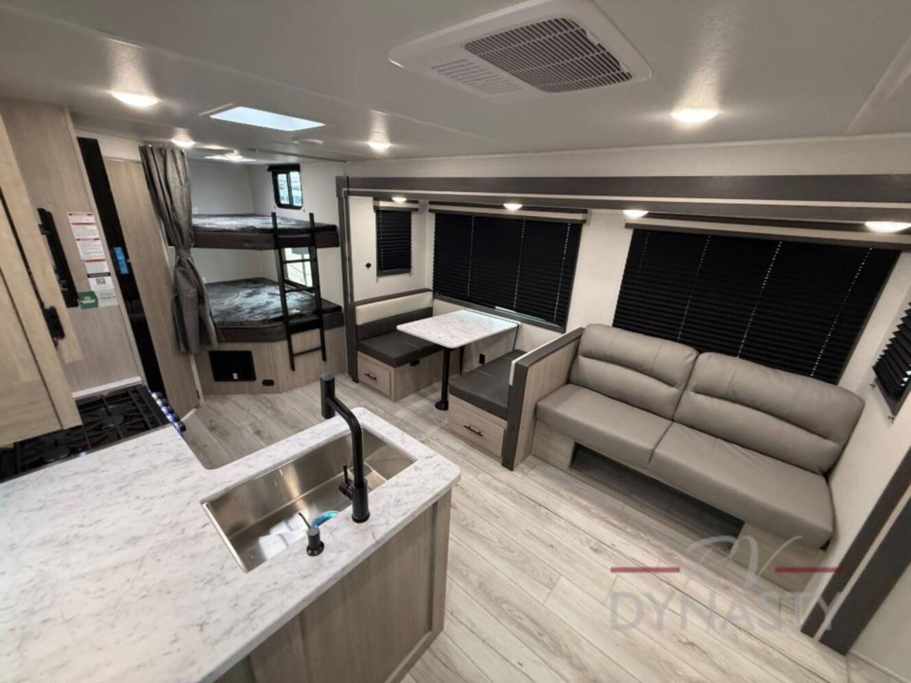 A photo of this 2027 East To West Della Terra 275BH
