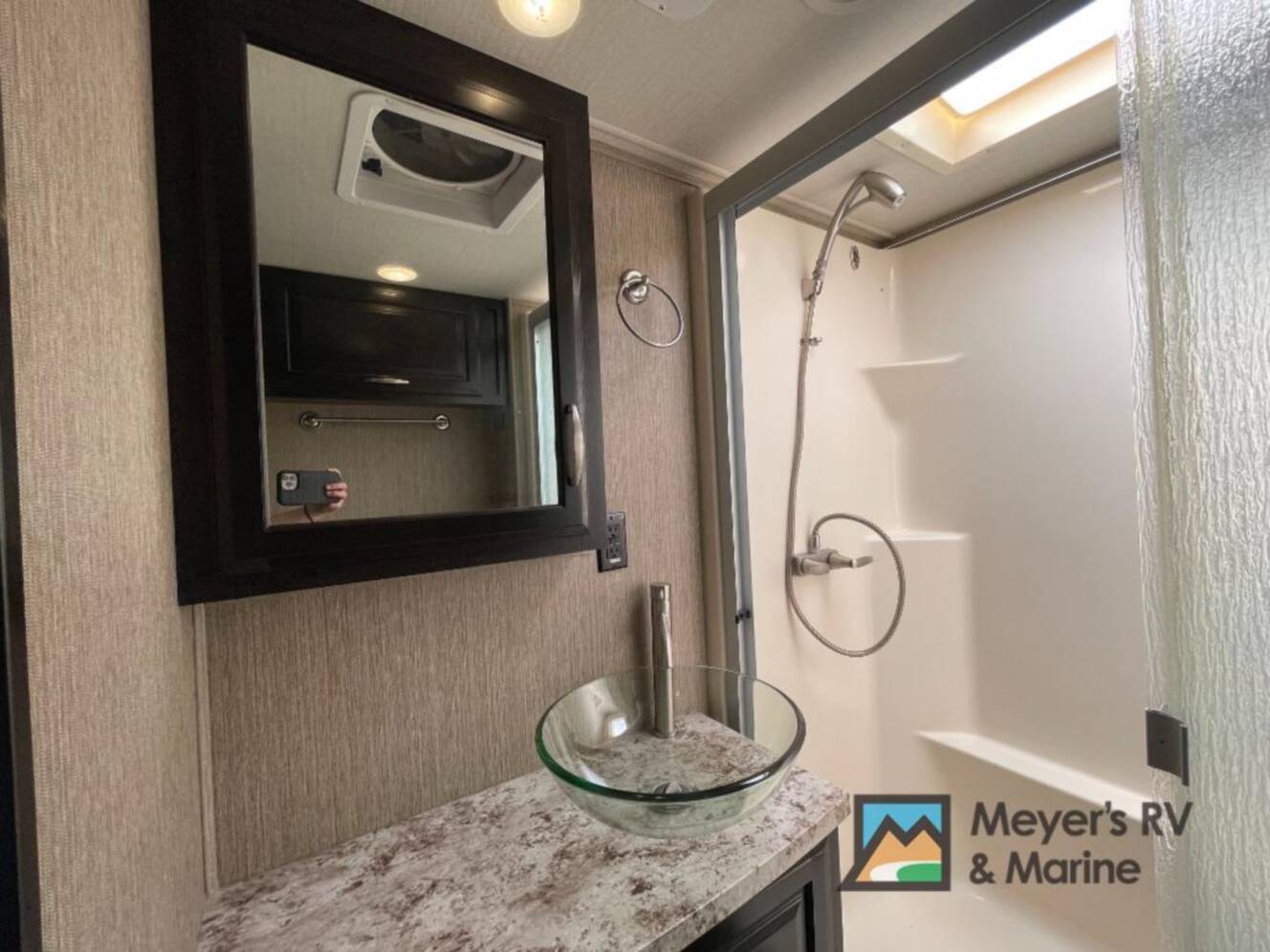 A photo of this 2017 Grand Design Momentum 376TH