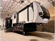 Smoothest-Towing Fifth Wheels Under 0K image