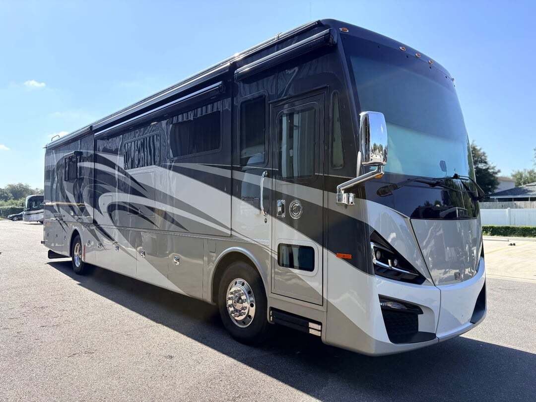 2021 Tiffin Phaeton 40 IH RV