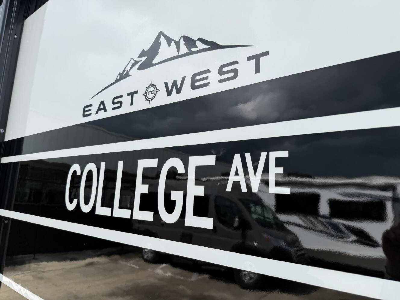 A photo of this 2027 East To West COLLEGE AVENUE 3101FB