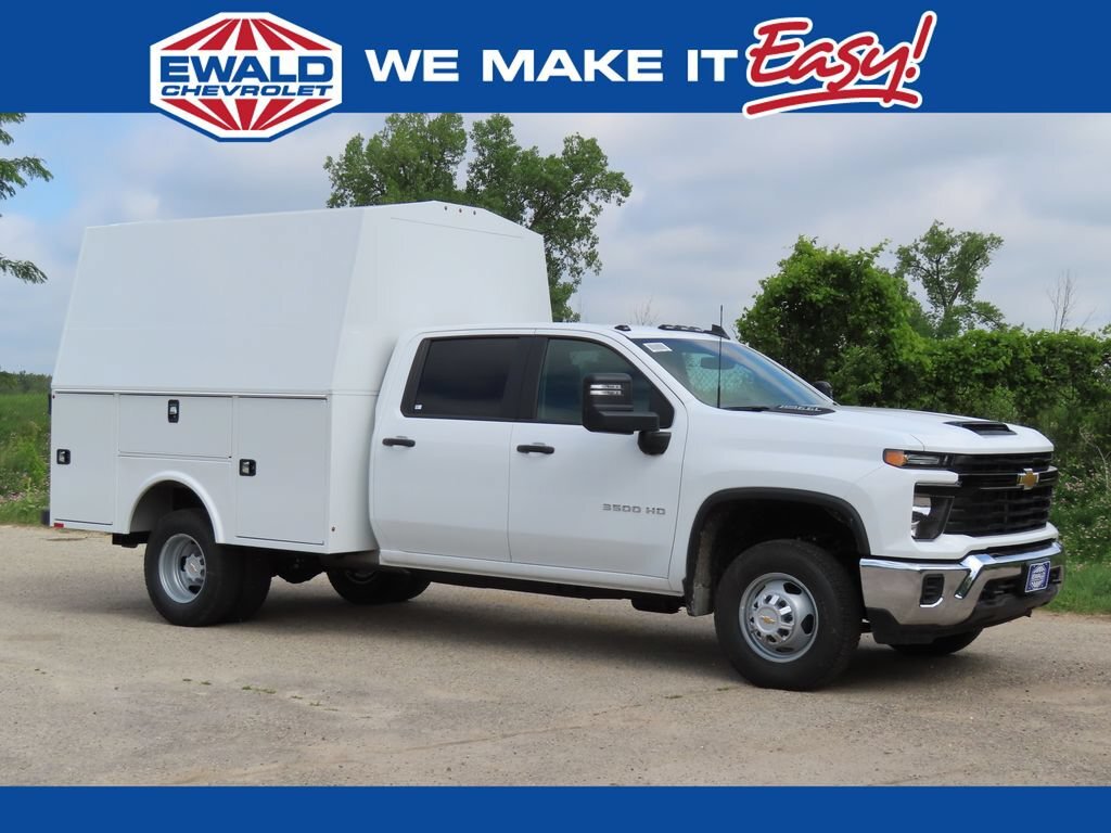 2026 CHEVROLET Silverado 3500HD CC in Oconomowoc, WI