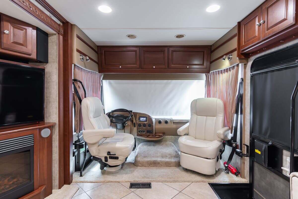 2015 Winnebago Adventurer 38Q in alvarado TX