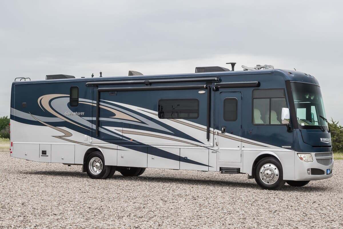 2015 Winnebago Adventurer 38Q in alvarado TX