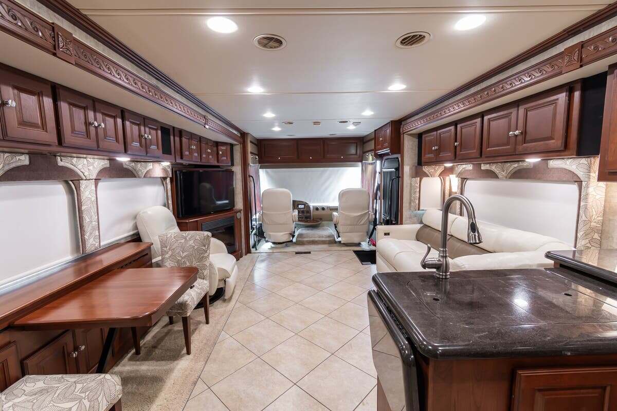2015 Winnebago Adventurer 38Q in alvarado TX