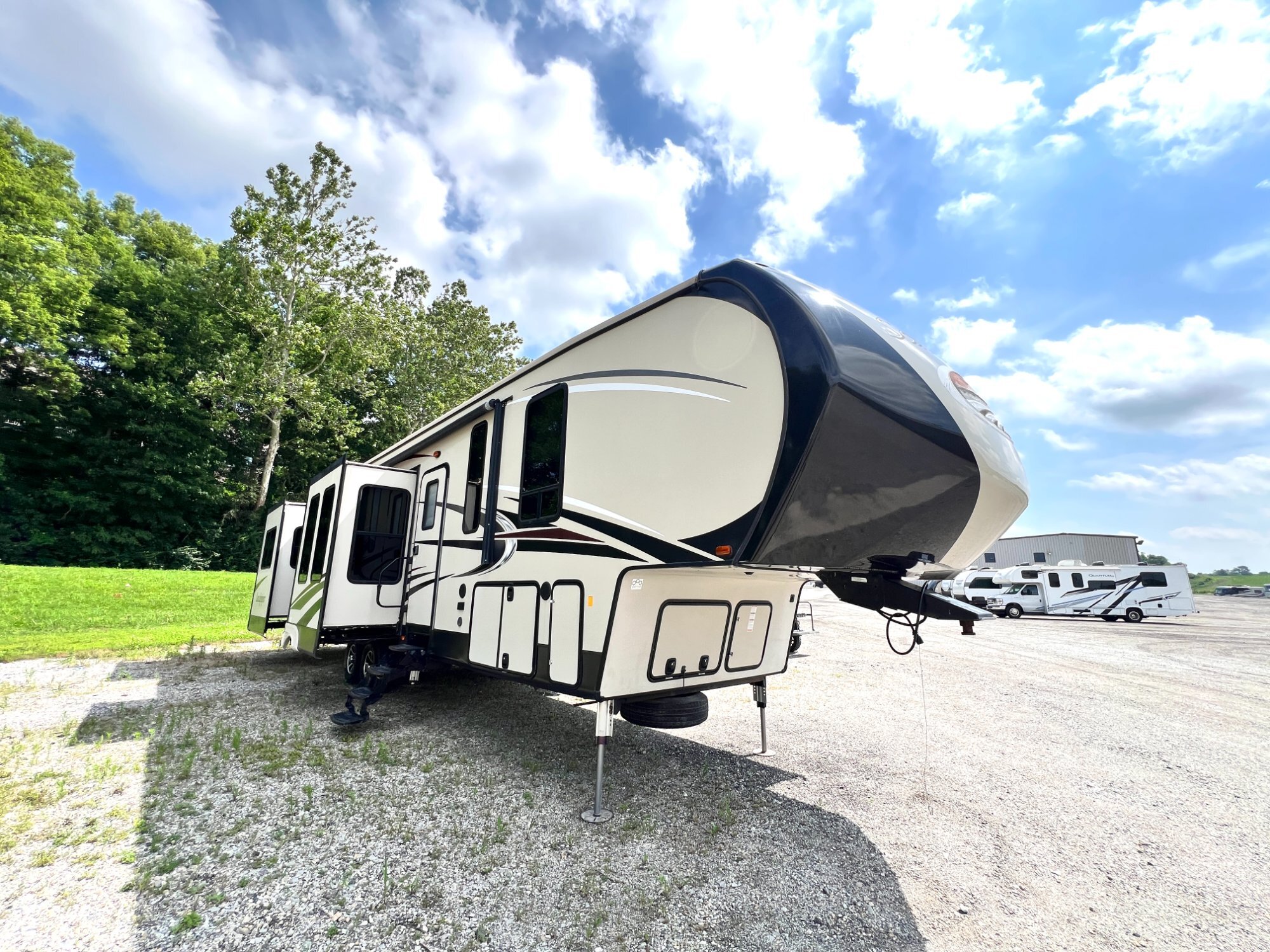 2016 Forest River Sandpiper Luxury 389RD in wabash IN