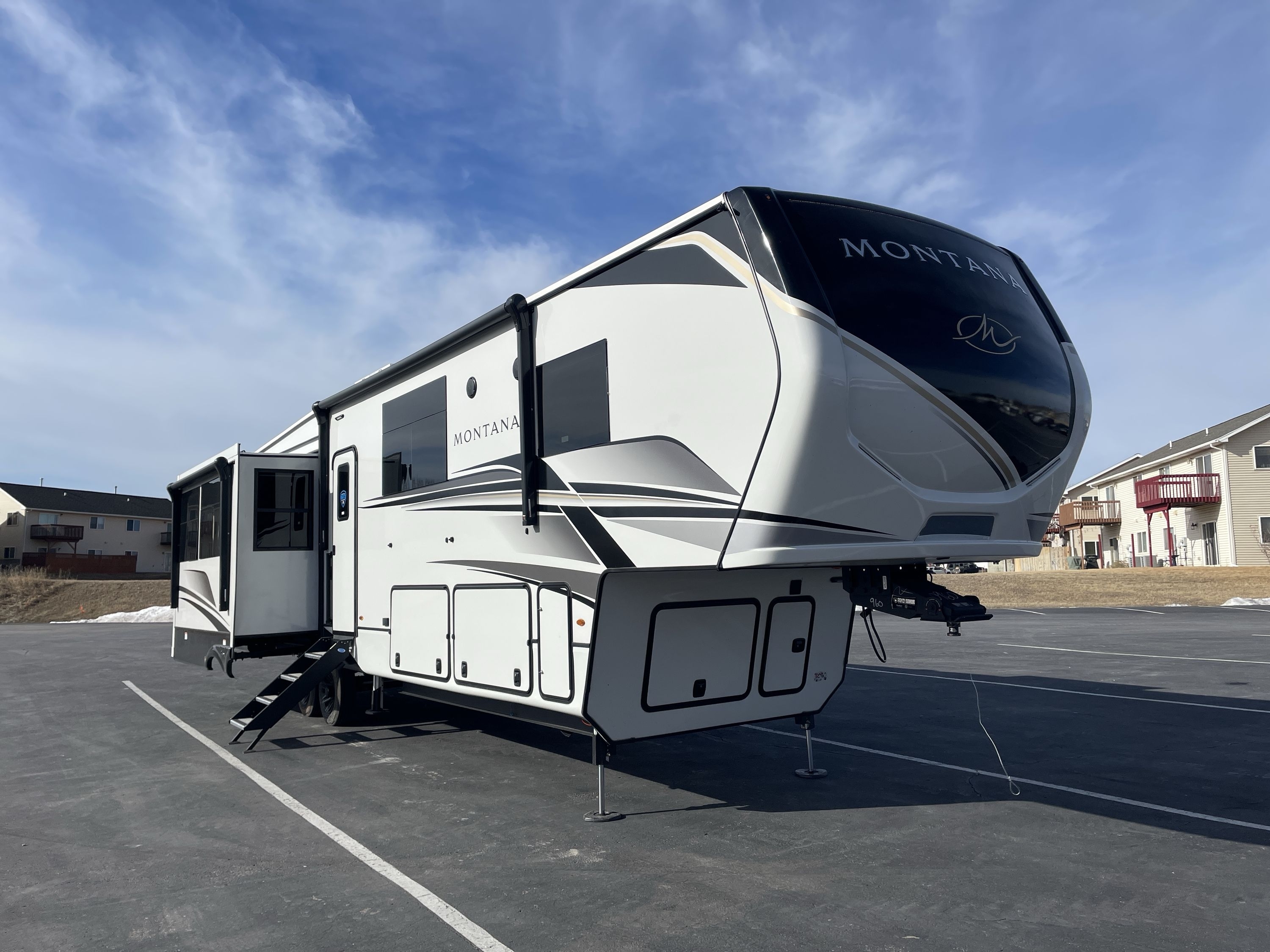 2025 Keystone MONTANA 3857BR in summerset SD