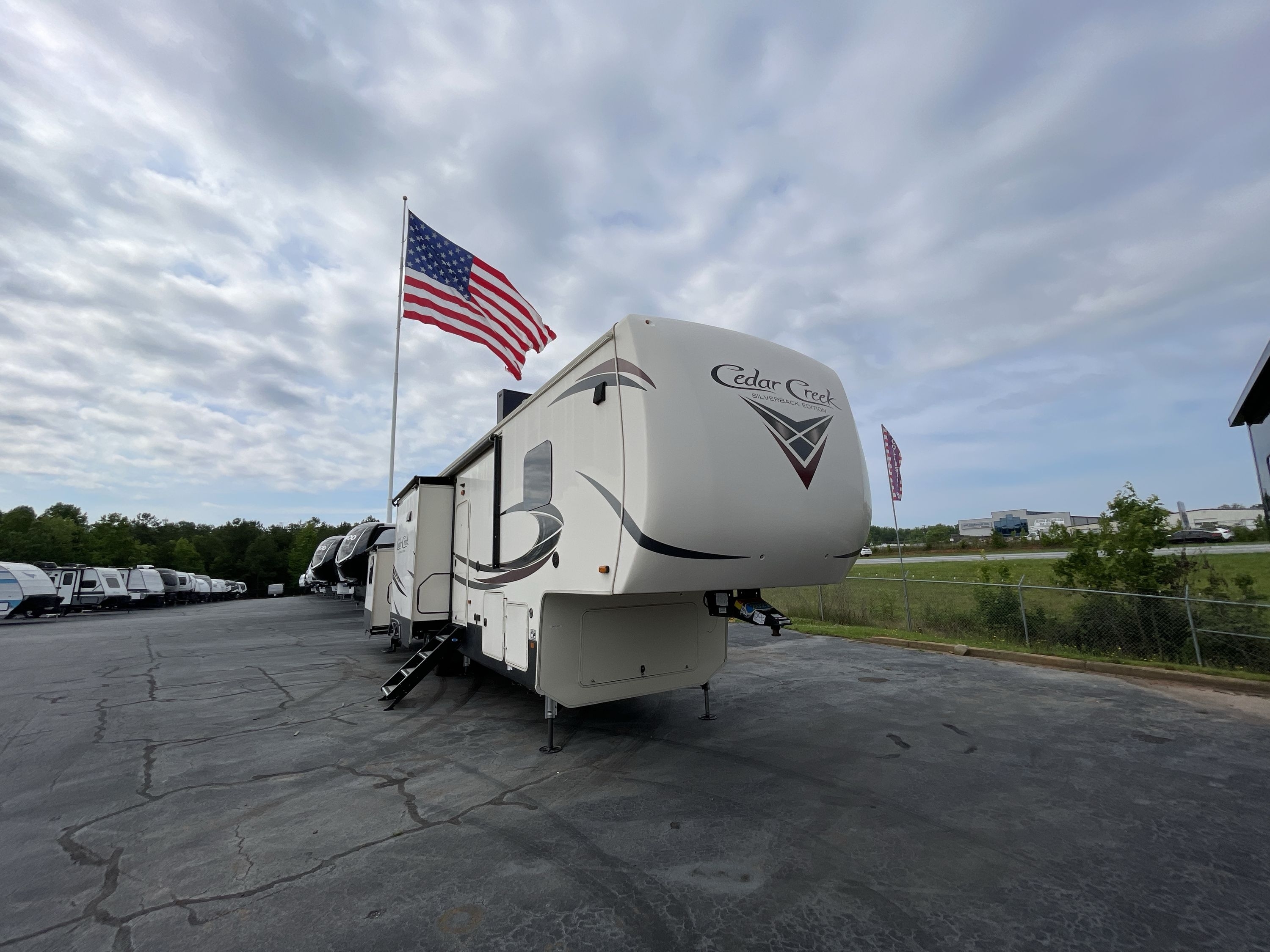 2021 Forest River CEDAR CREEK SILVERBACK 35LFT in spartanburg SC