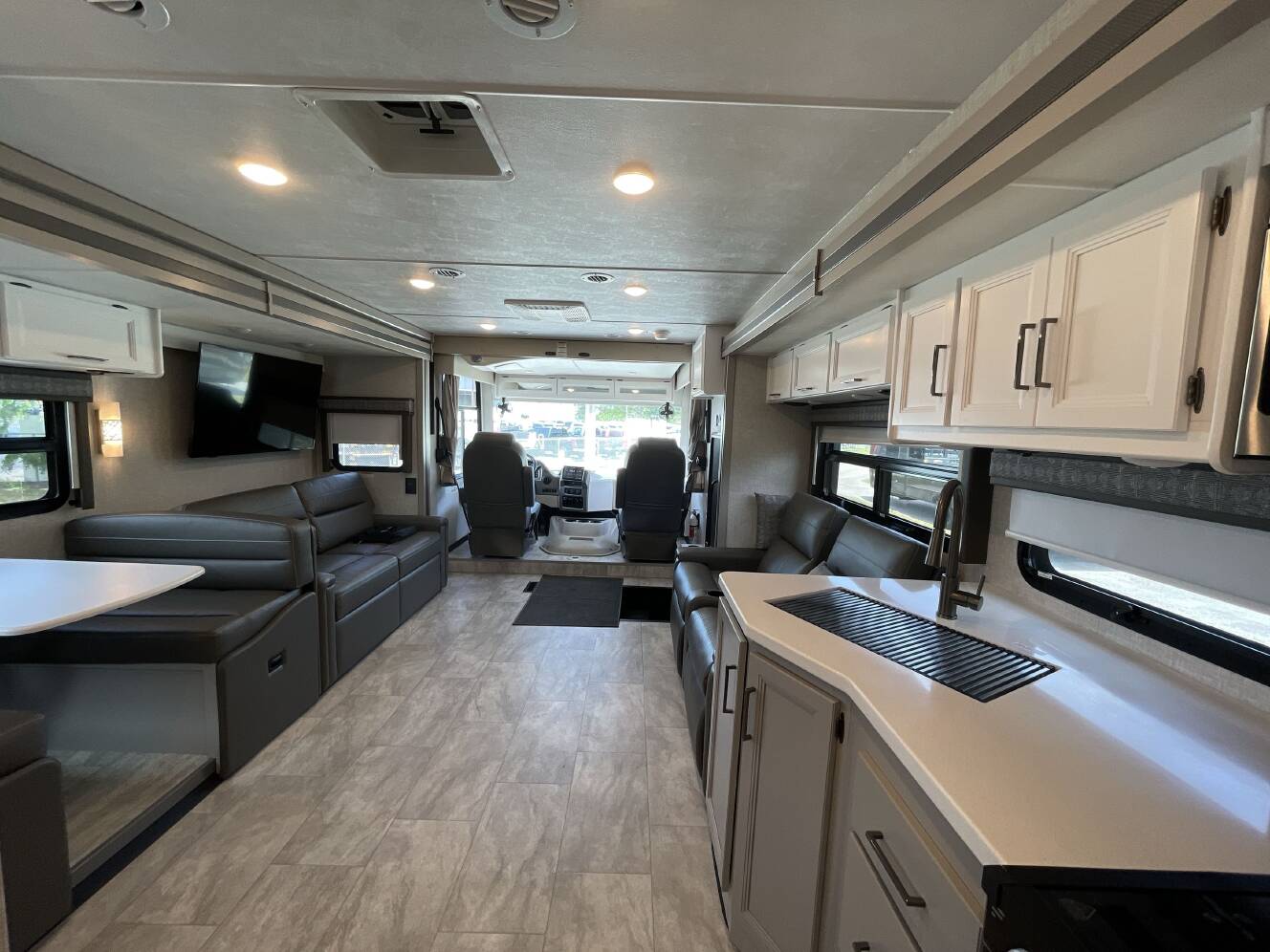 A photo of this 2025 Thor WINDSPORT 35R