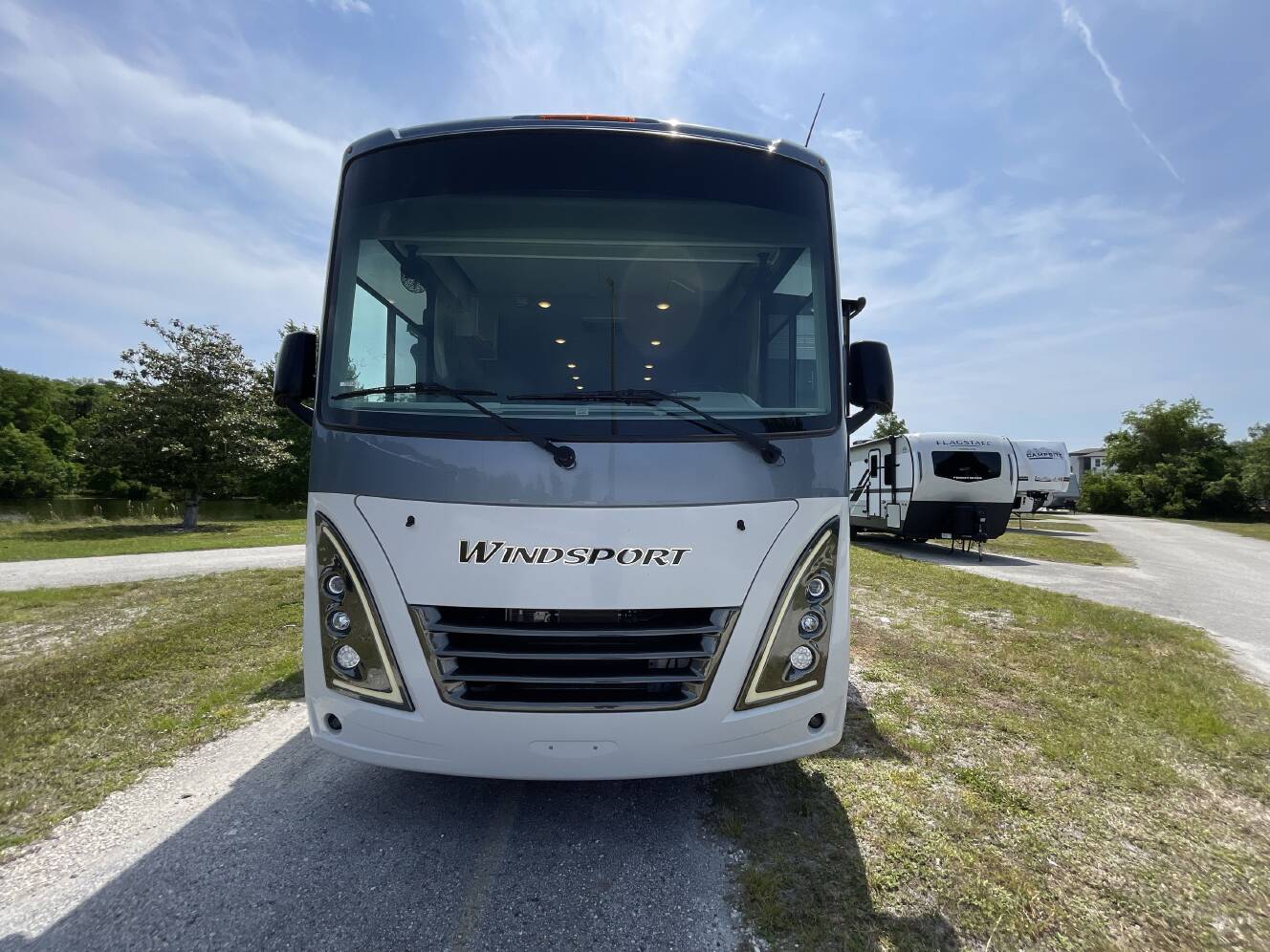 A photo of this 2025 Thor WINDSPORT 35R