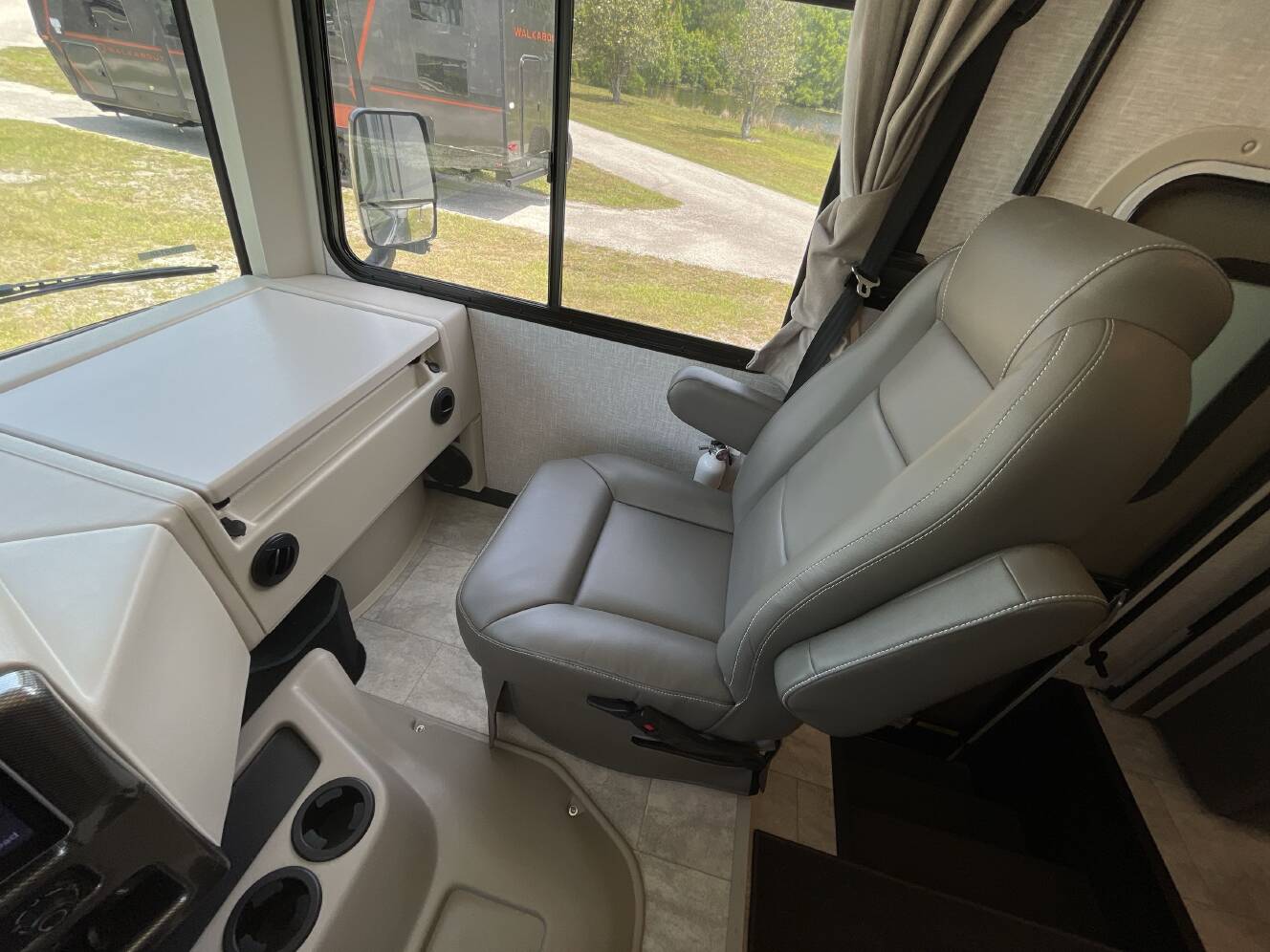 A photo of this 2025 Thor WINDSPORT 35R