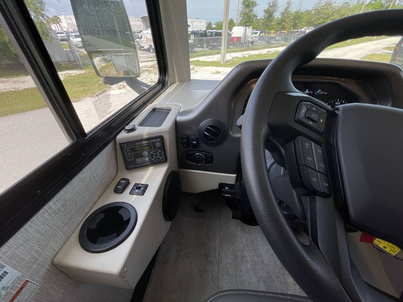 A photo of this 2025 Thor WINDSPORT 35R