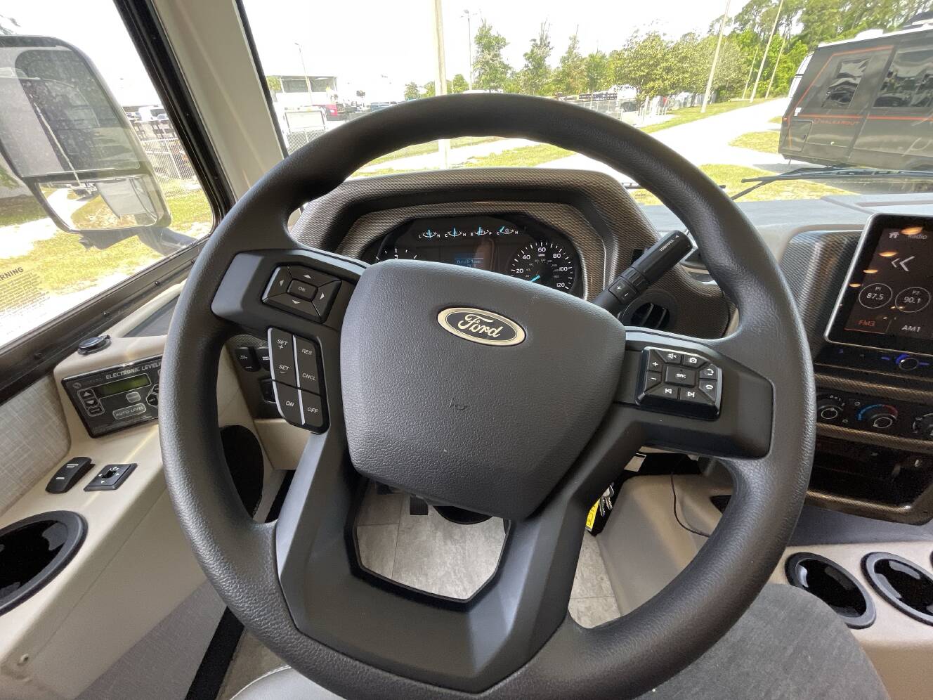 A photo of this 2025 Thor WINDSPORT 35R
