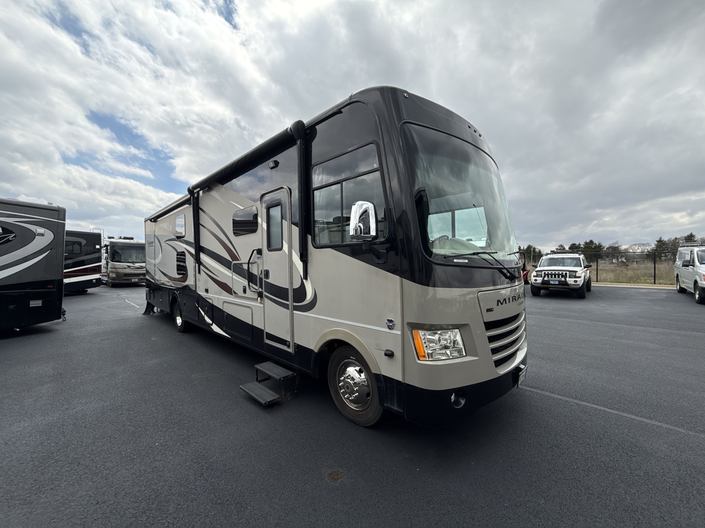 2017 Coachmen MIRADA 35BH in roscoe IL