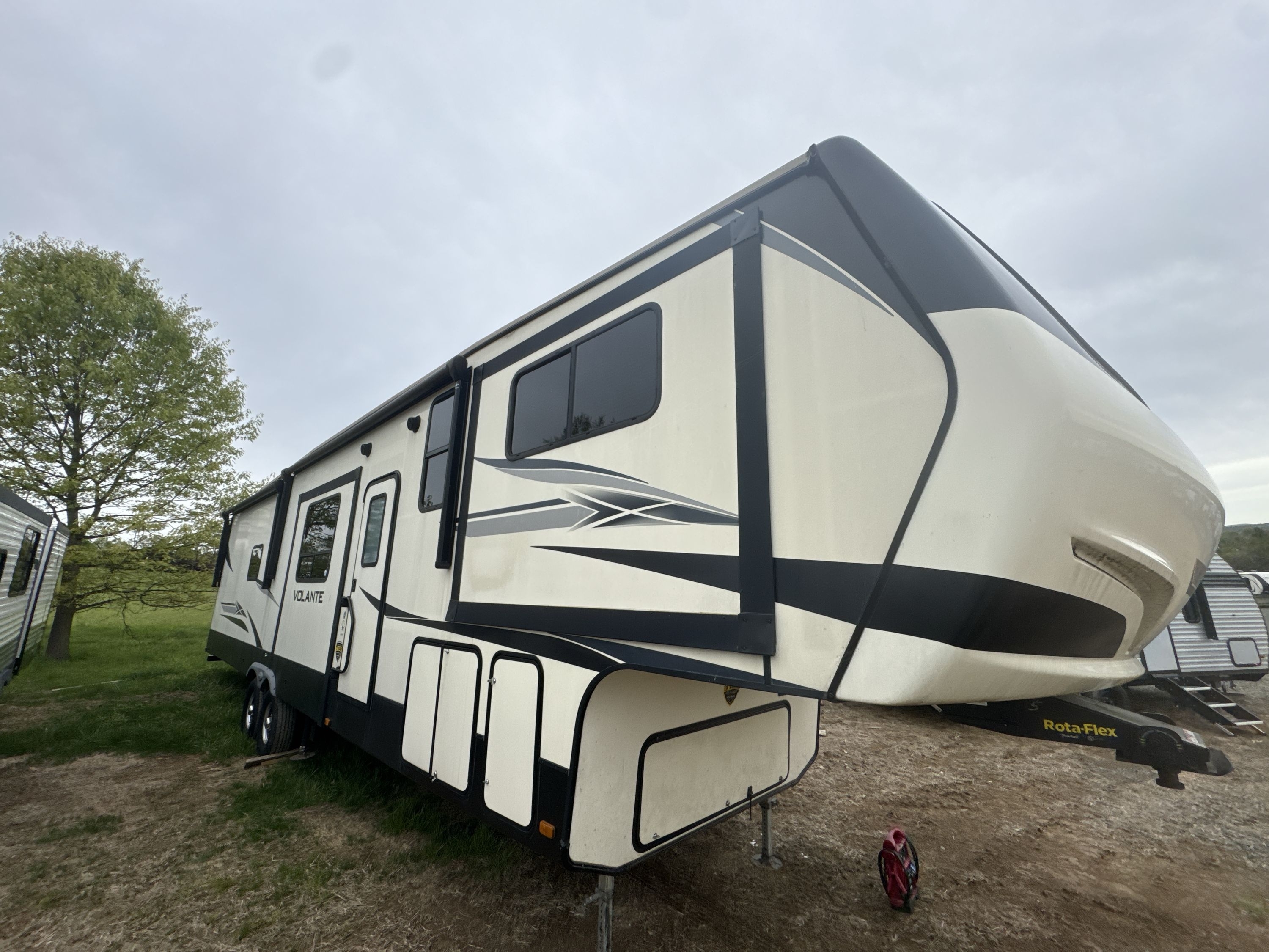 2020 Crossroads VOLANTE 3851FL VL385/3851FL in boyertown PA