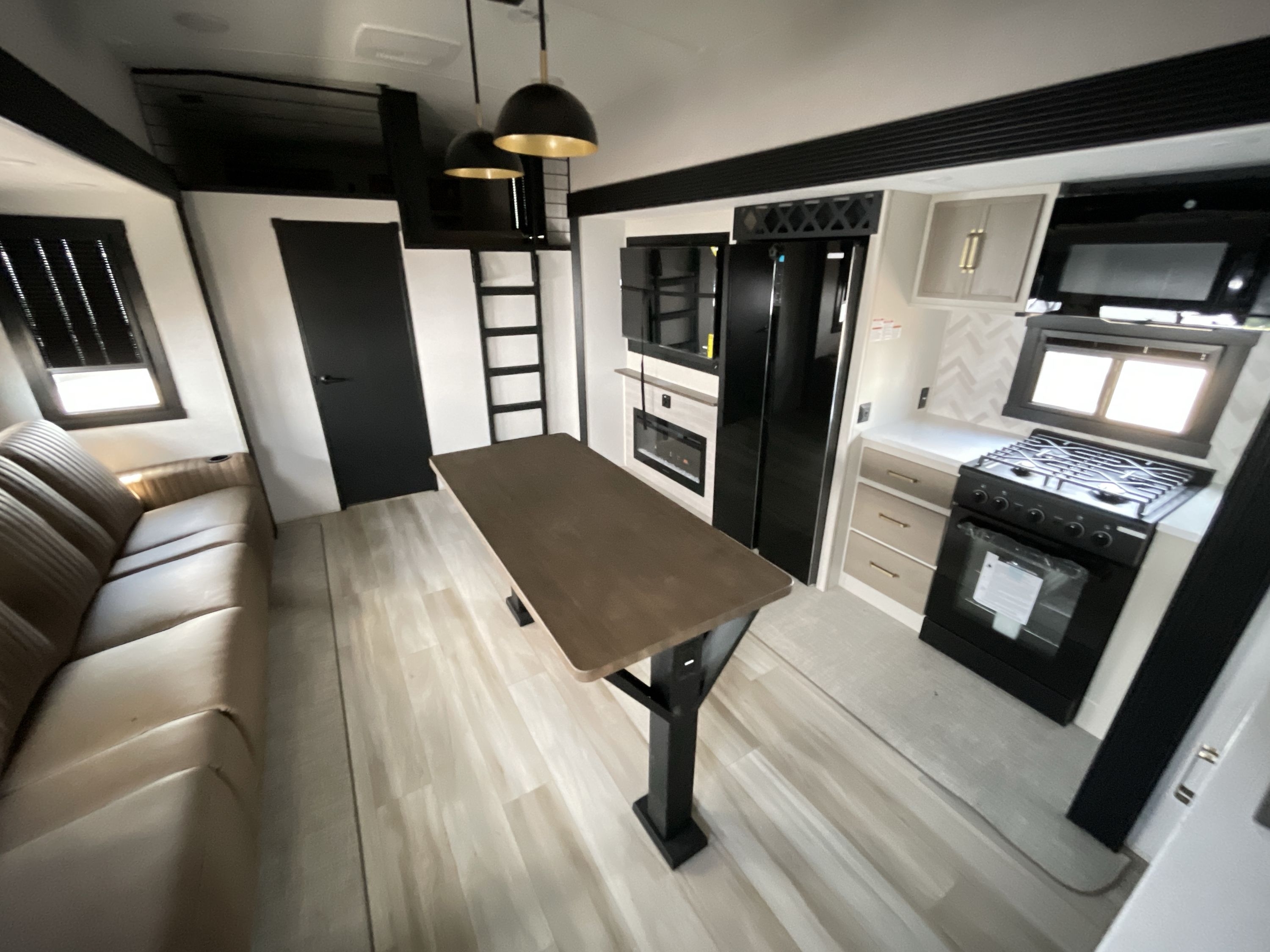 2027 Forest River WILDWOOD HERITAGE GLEN 376FAM in eau claire WI