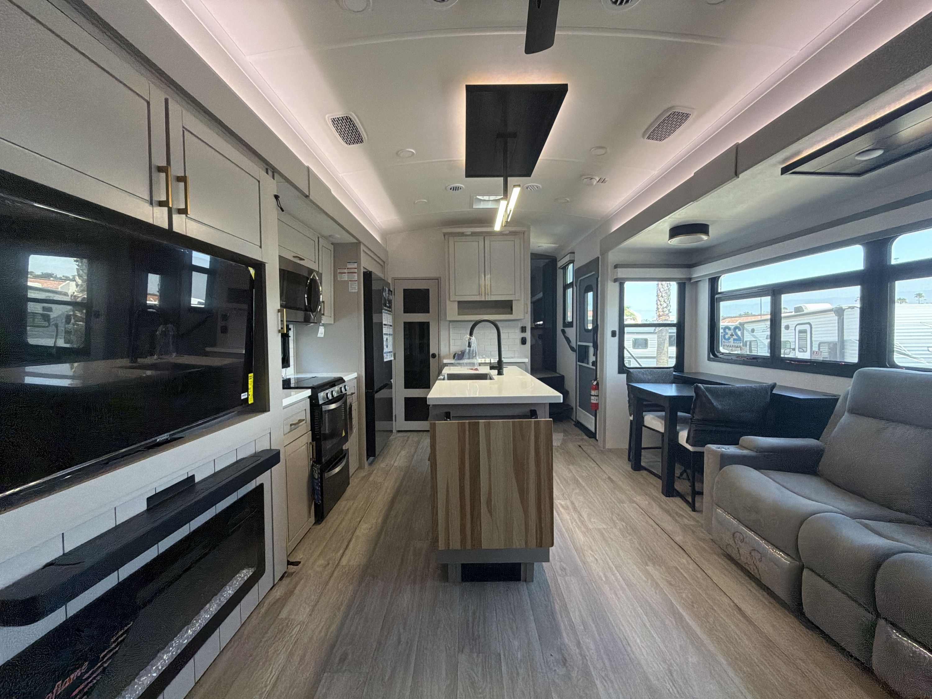 2027 Jayco NORTH POINT 310RLTS in colton CA