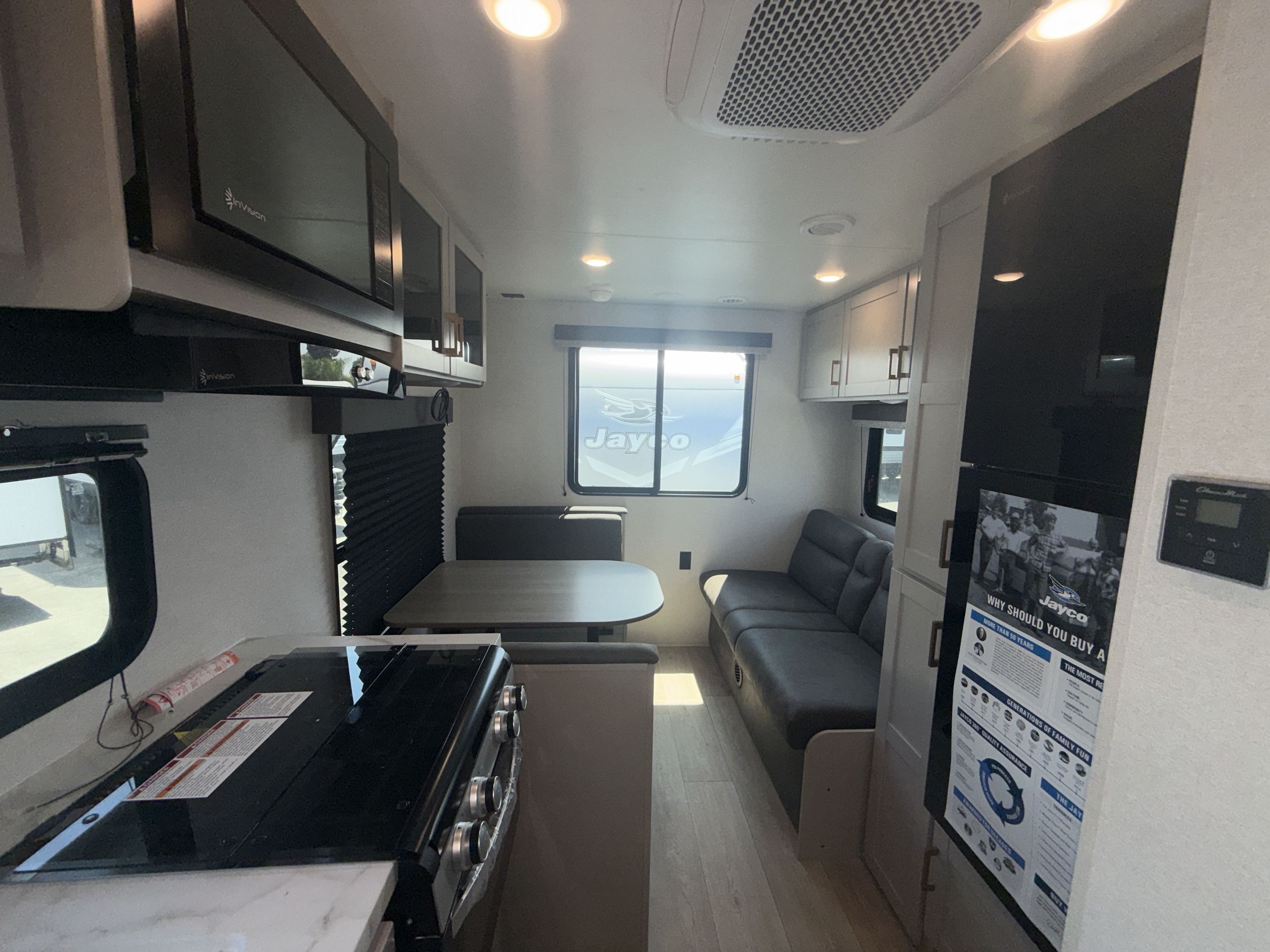 2027 Jayco JAY FLIGHT 210QBW in colton CA