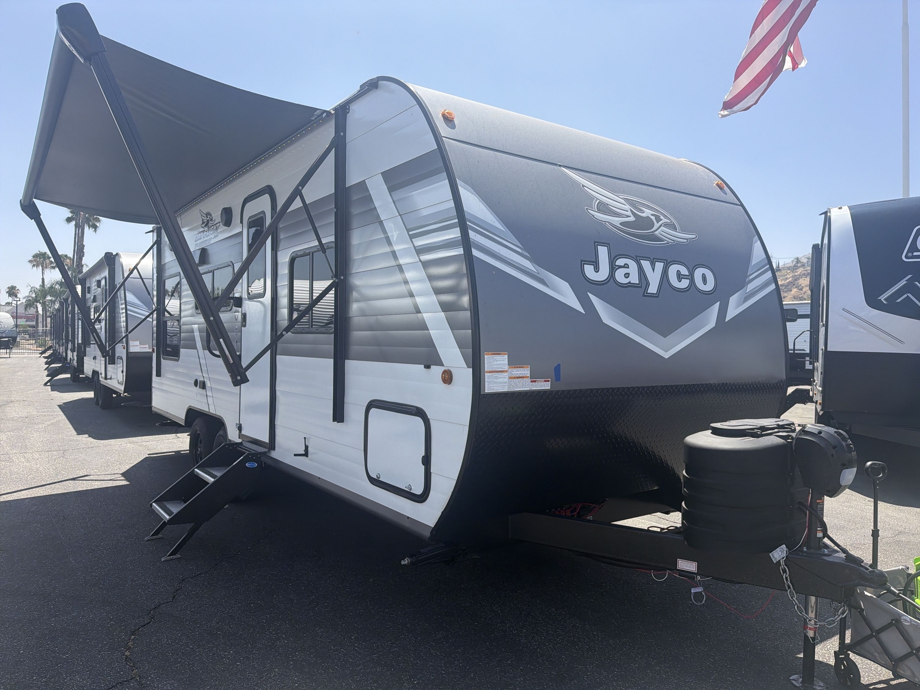2027 Jayco JAY FLIGHT 210QBW in colton CA