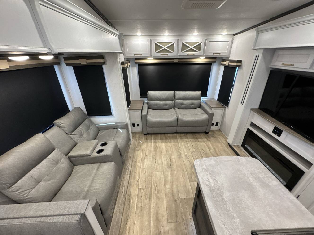 A photo of this 2023 Dutchmen ASTORIA 2993RLF