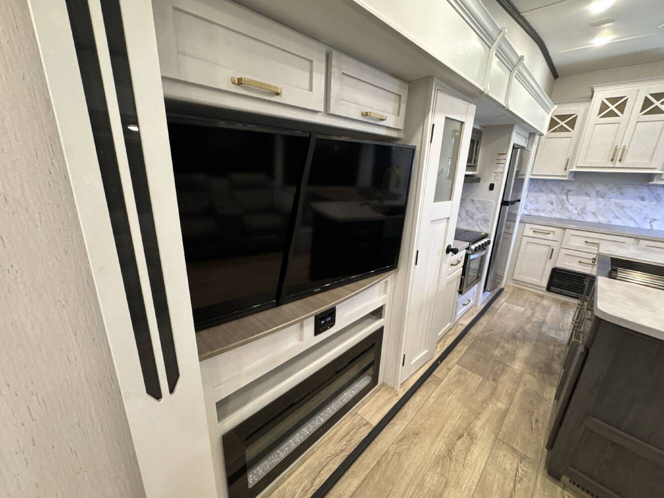 A photo of this 2023 Dutchmen ASTORIA 2993RLF