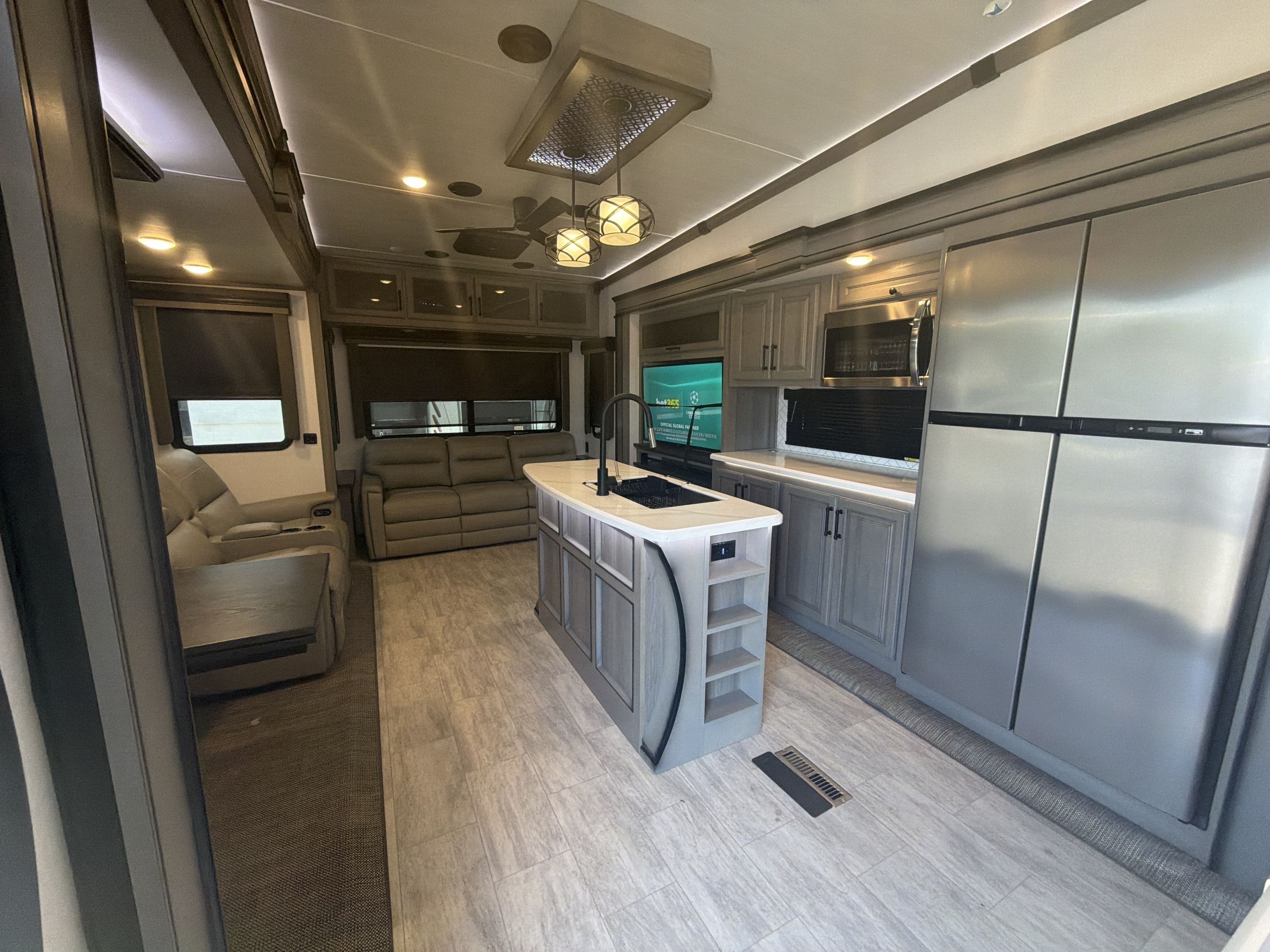 2023 Keystone MONTANA 3231CK in colton CA