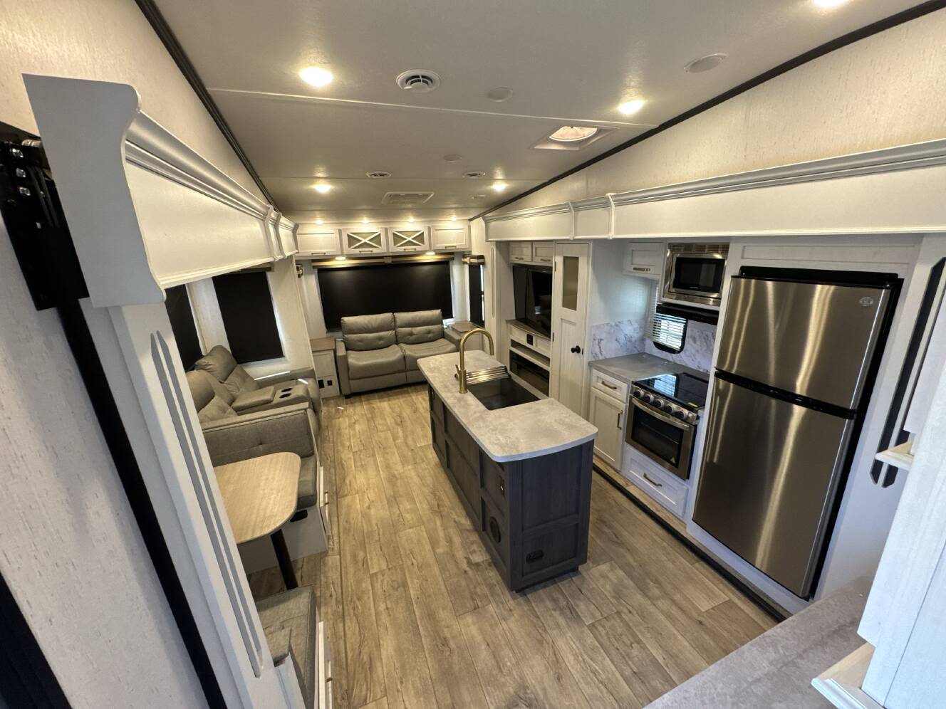 A photo of this 2023 Dutchmen ASTORIA 2993RLF