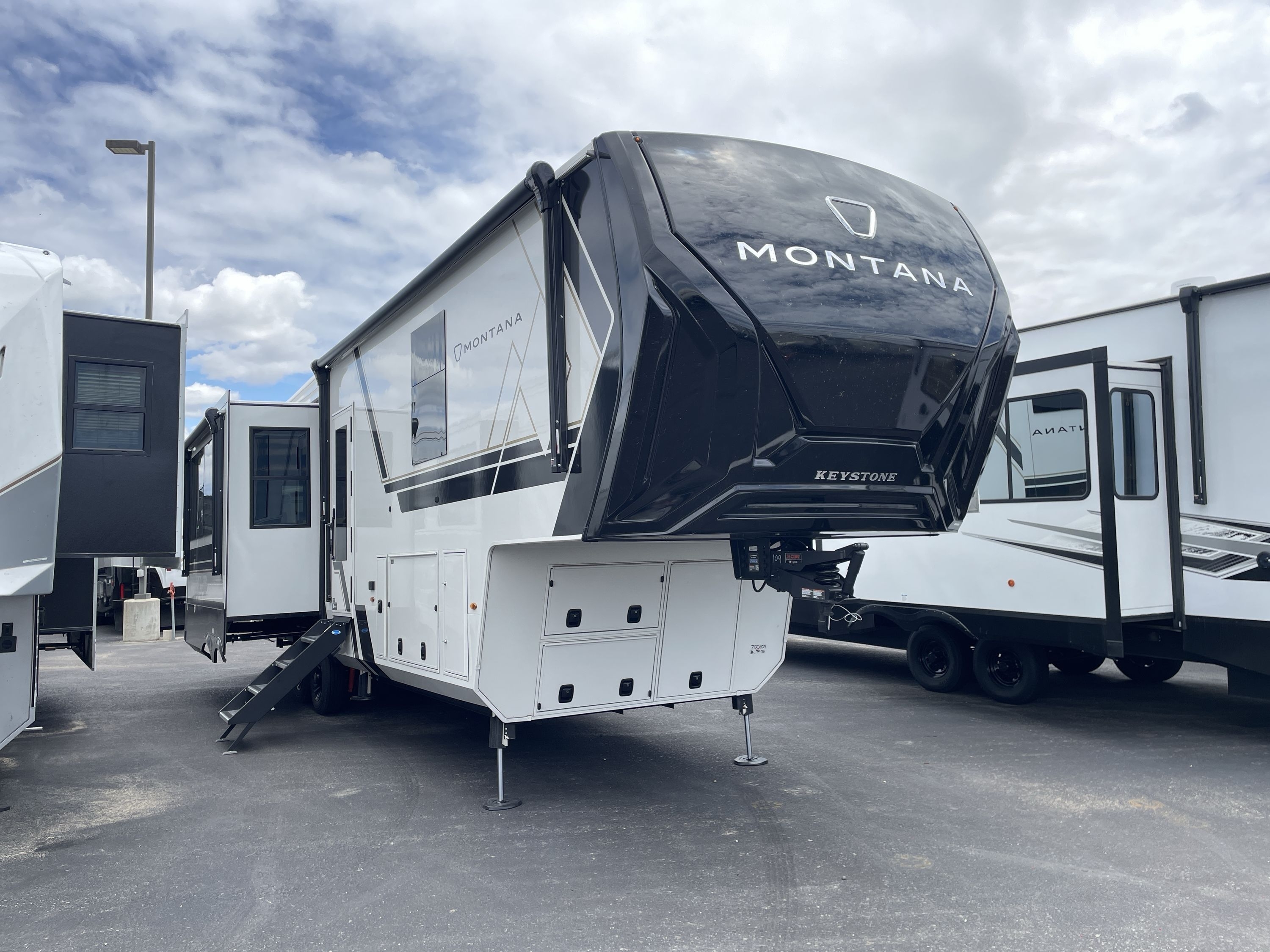 2027 Keystone MONTANA 3100RL in meridian ID