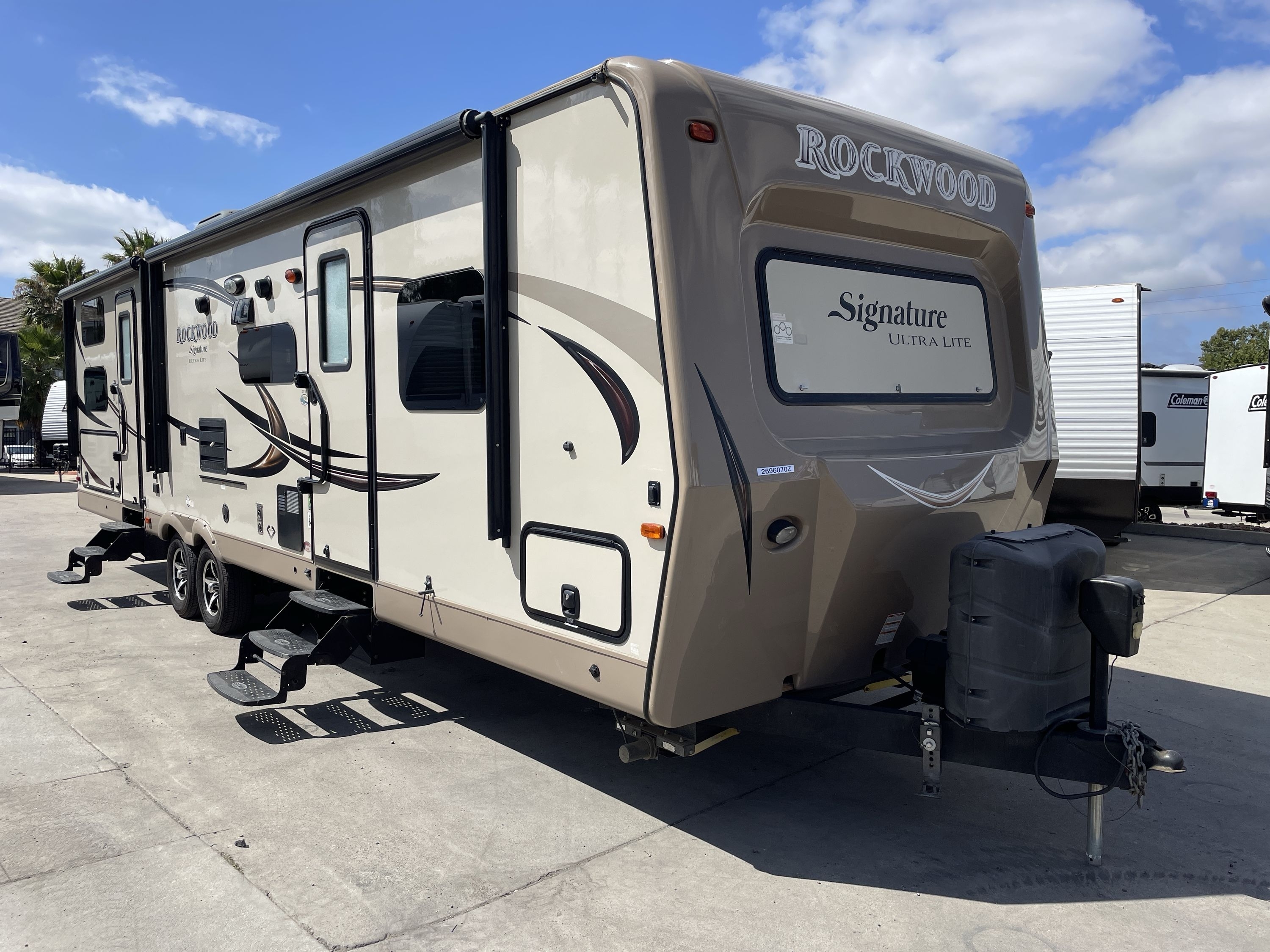 2016 Forest River ROCKWOOD SIGNATURE ULTRA LITE 8311WS RV