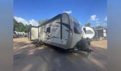 2018 Forest River ROCKWOOD SIGNATURE ULTRA LITE 8329SS RV