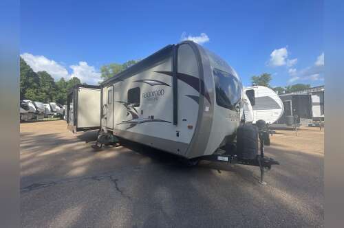2018 Forest River ROCKWOOD SIGNATURE ULTRA LITE 8329SS in jackson MS