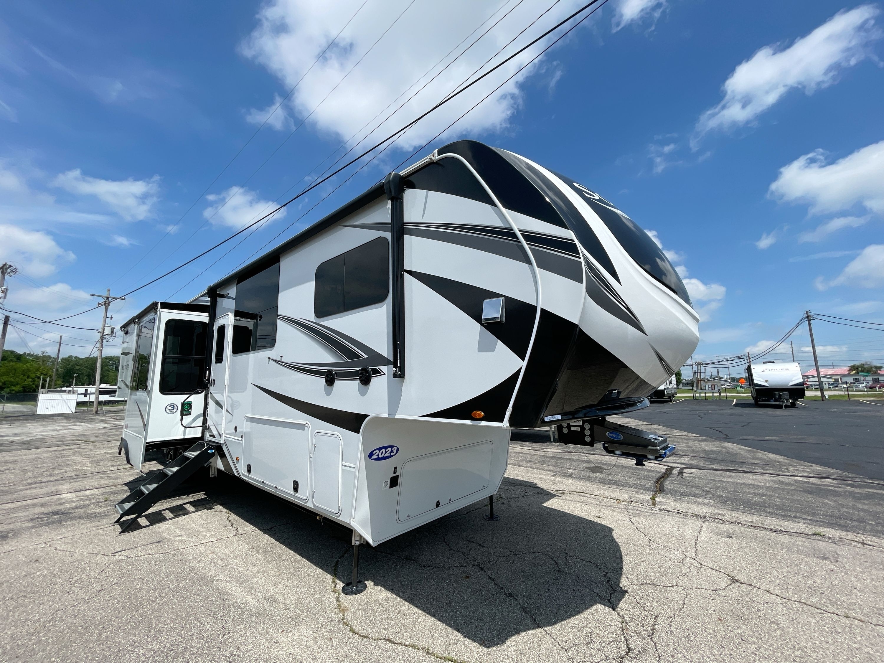 2023 Grand Design SOLITUDE 390RK in richmond IN