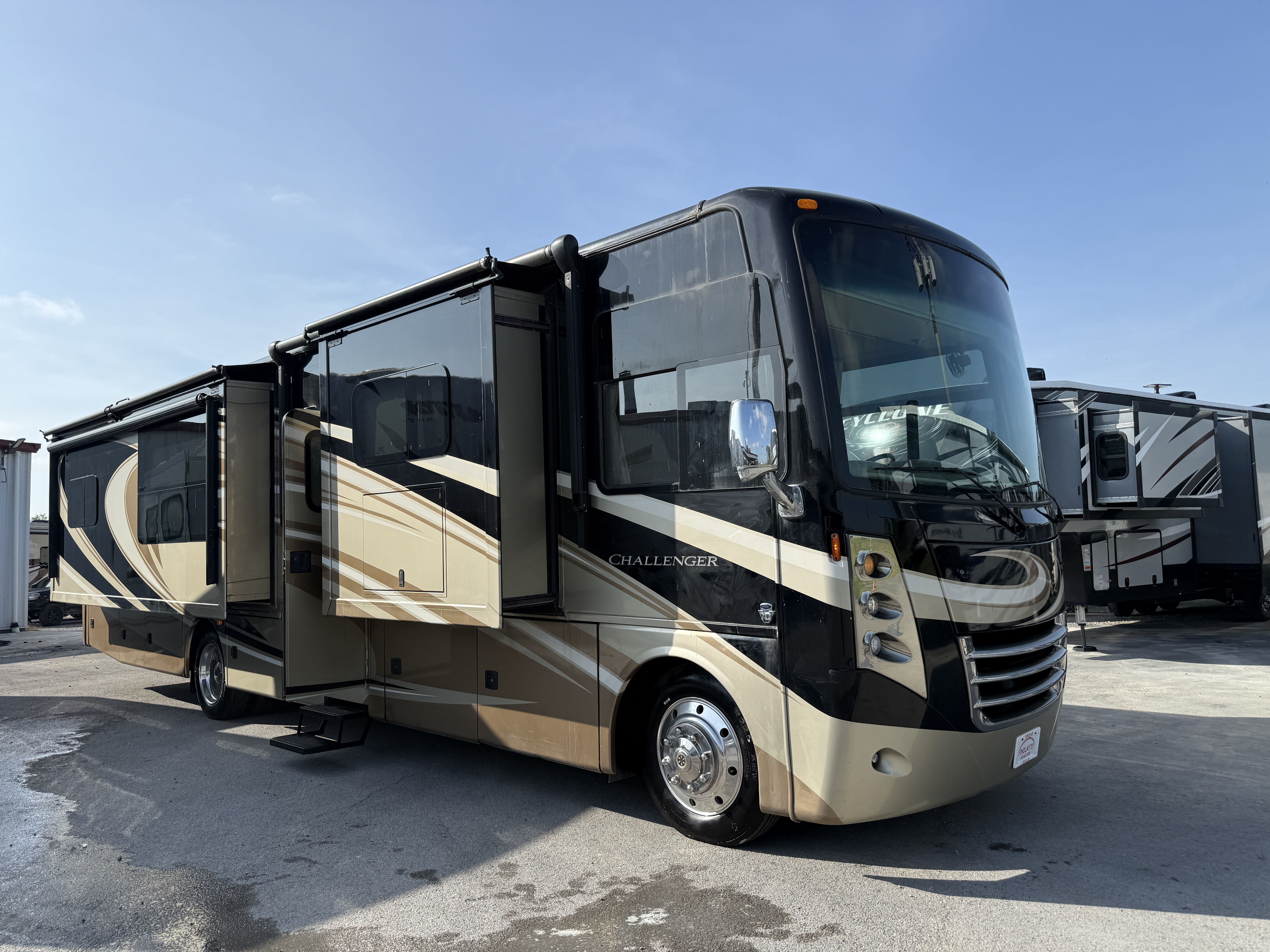 2014 Thor Motor Coach CHALLENGER 37 in findlay OH