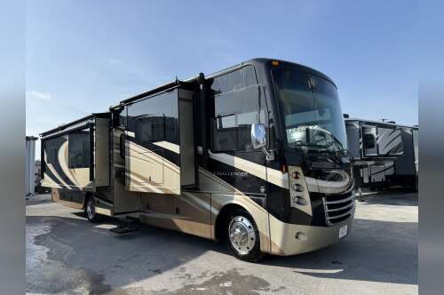 2014 Thor Motor Coach CHALLENGER 37 in findlay OH