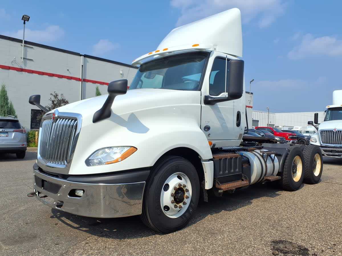 2019 INTERNATIONAL LT625 DAYCAB T/A in Altoona, IA