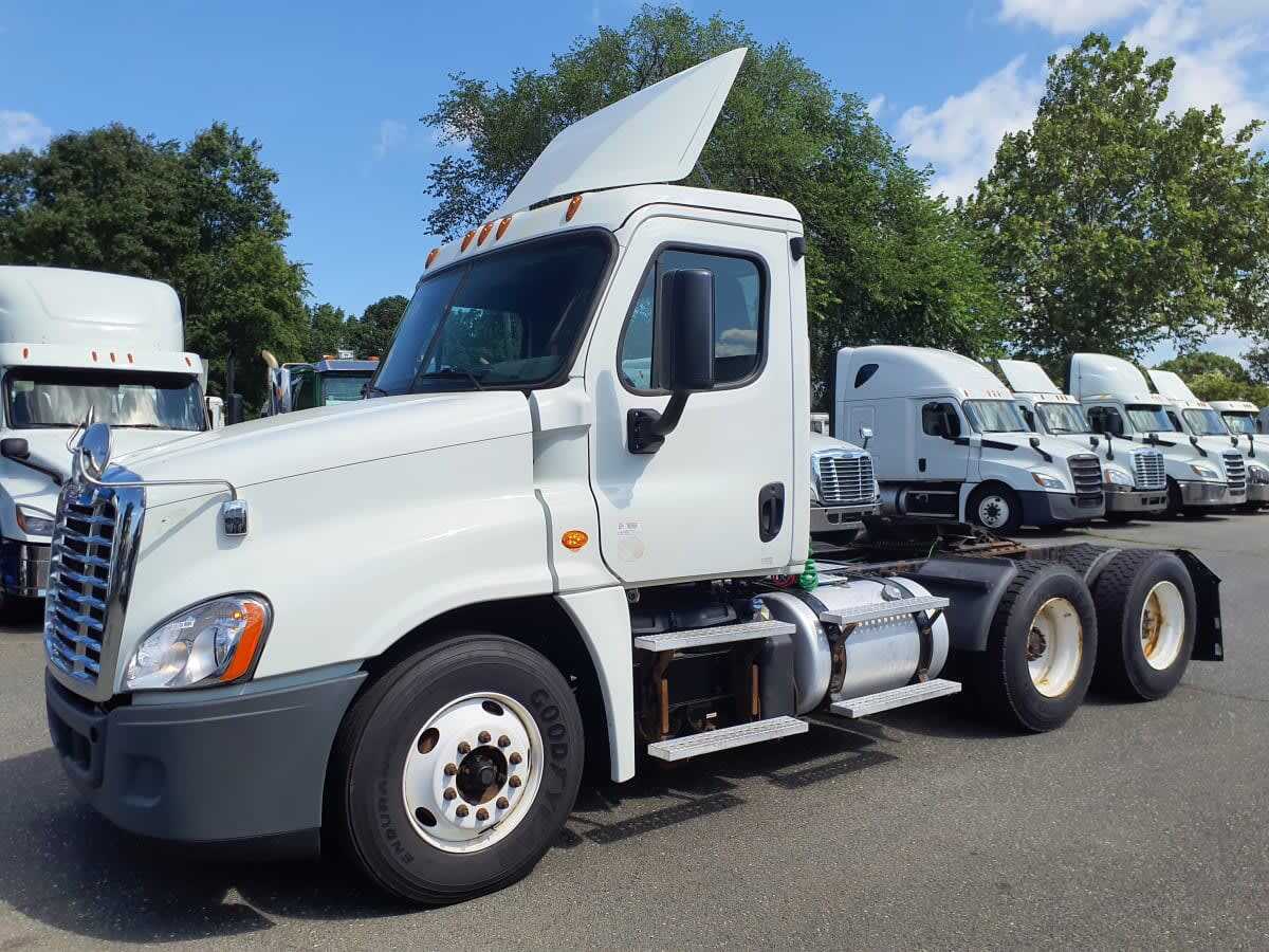 2019 FREIGHTLINER CASCADIA 125 in Springfield, MA