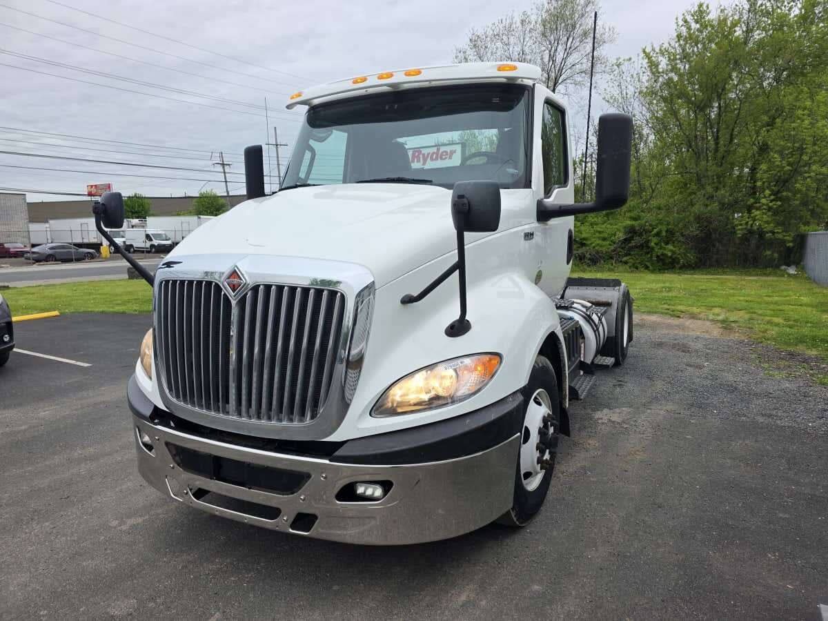 2019 INTERNATIONAL RH613 DAYCAB S/A in Bensalem, PA