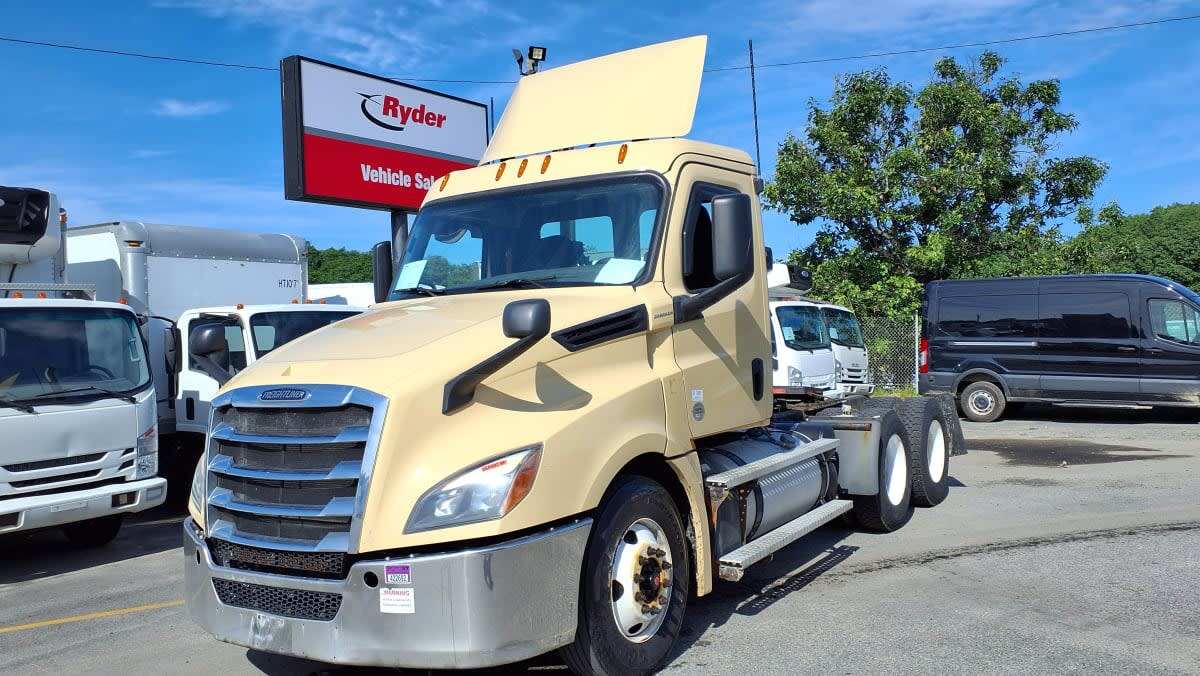 2019 FREIGHTLINER CASCADIA 126 in Salisbury, MA