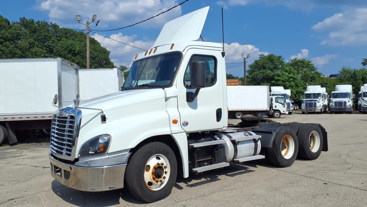 2019 FREIGHTLINER CASCADIA 125 in Warwick, RI