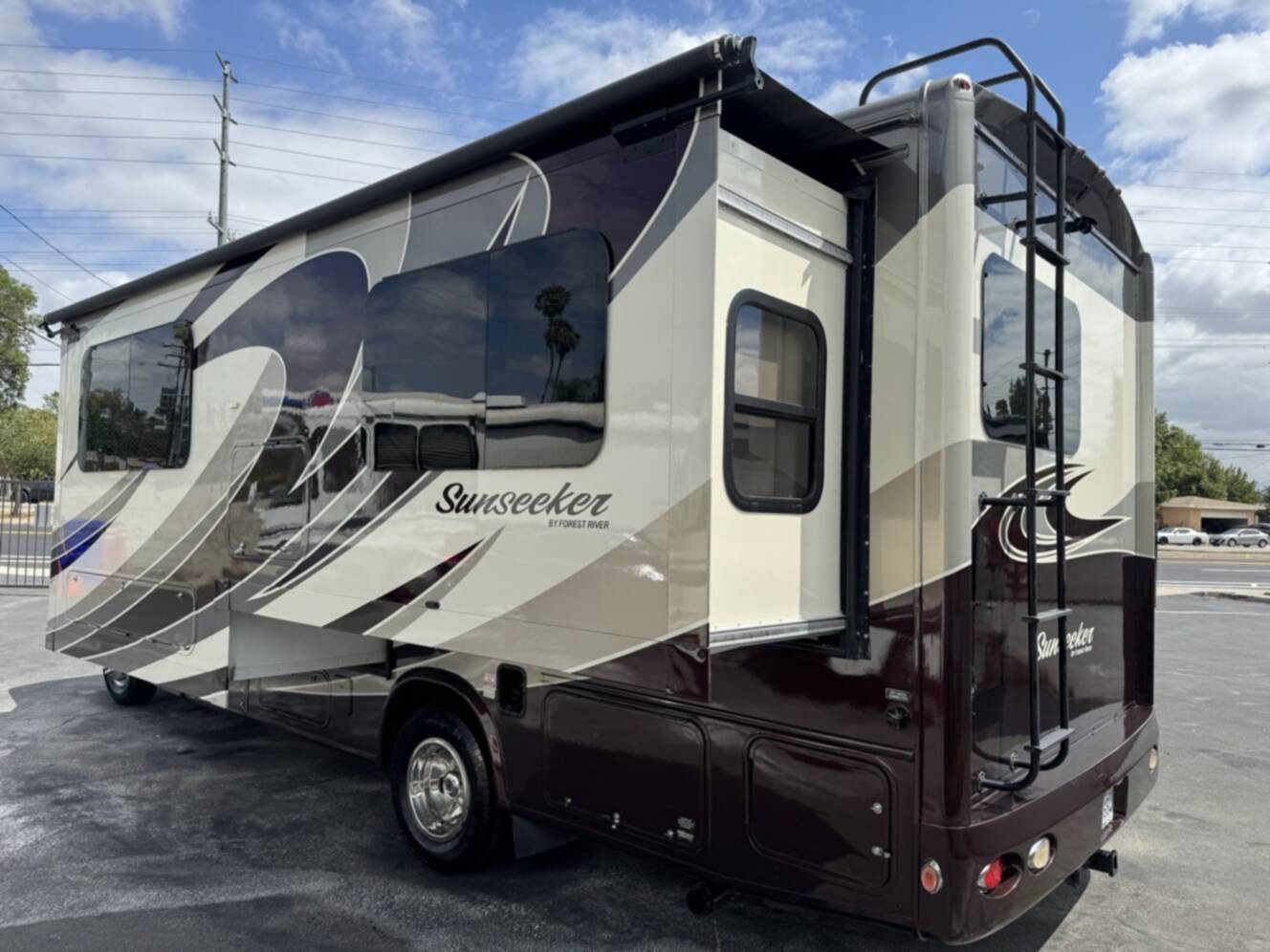 A photo of this 2017 Forest River SUNSEEKER 2430S GTS