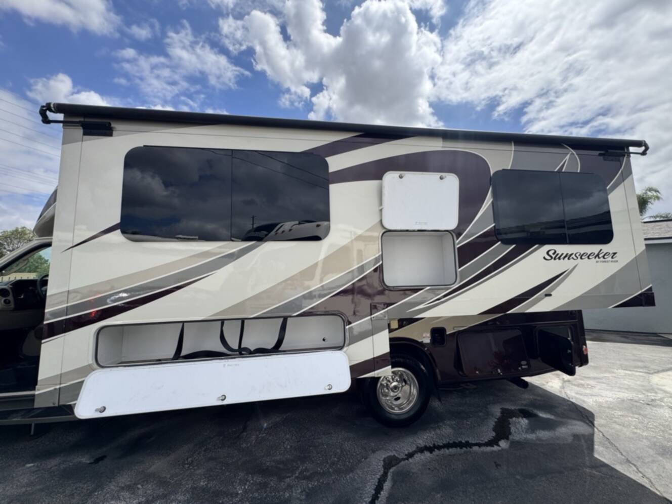 A photo of this 2017 Forest River SUNSEEKER 2430S GTS