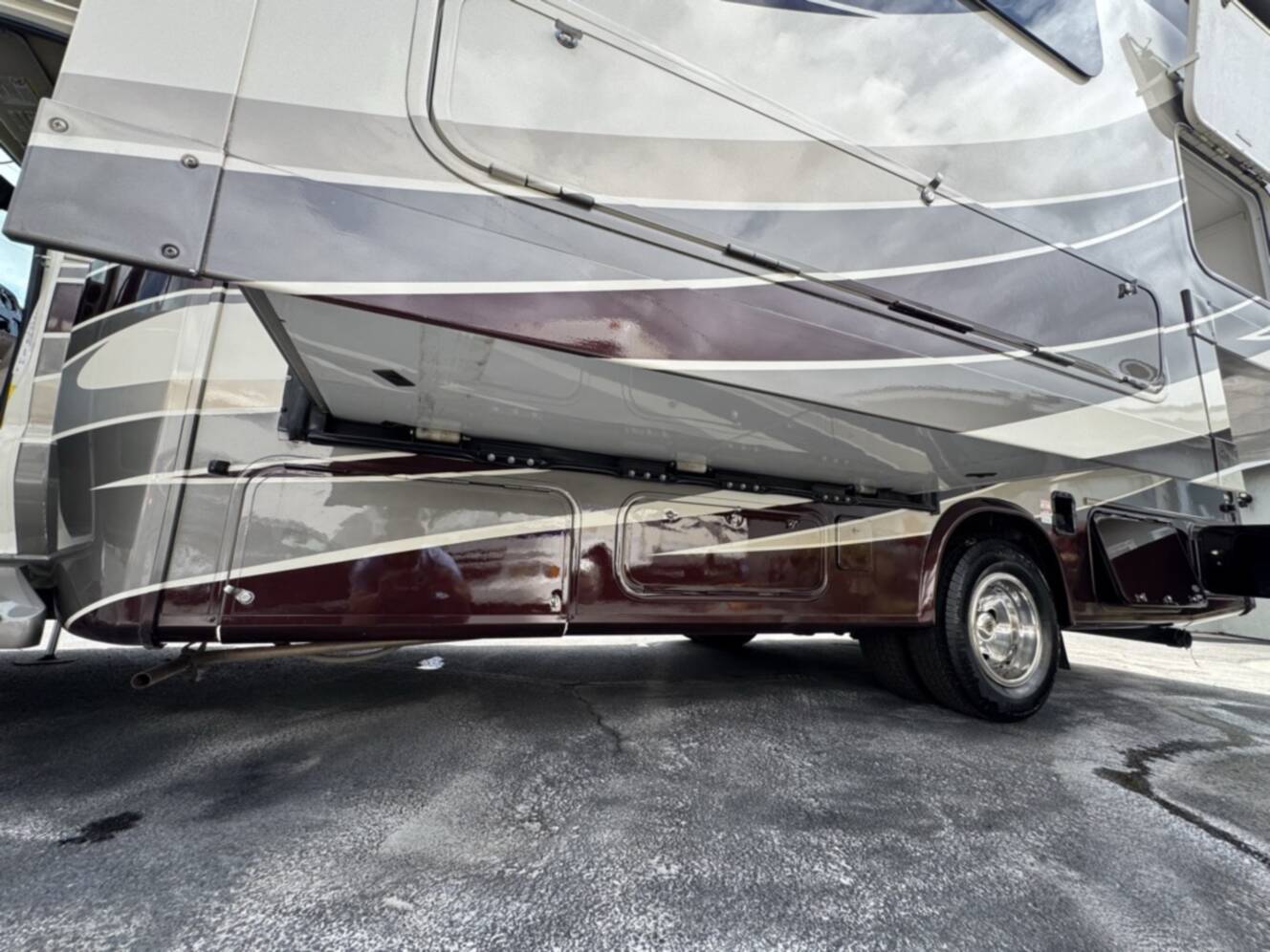 A photo of this 2017 Forest River SUNSEEKER 2430S GTS