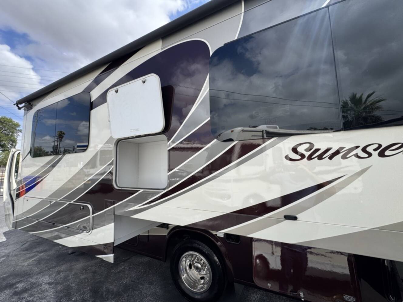 A photo of this 2017 Forest River SUNSEEKER 2430S GTS
