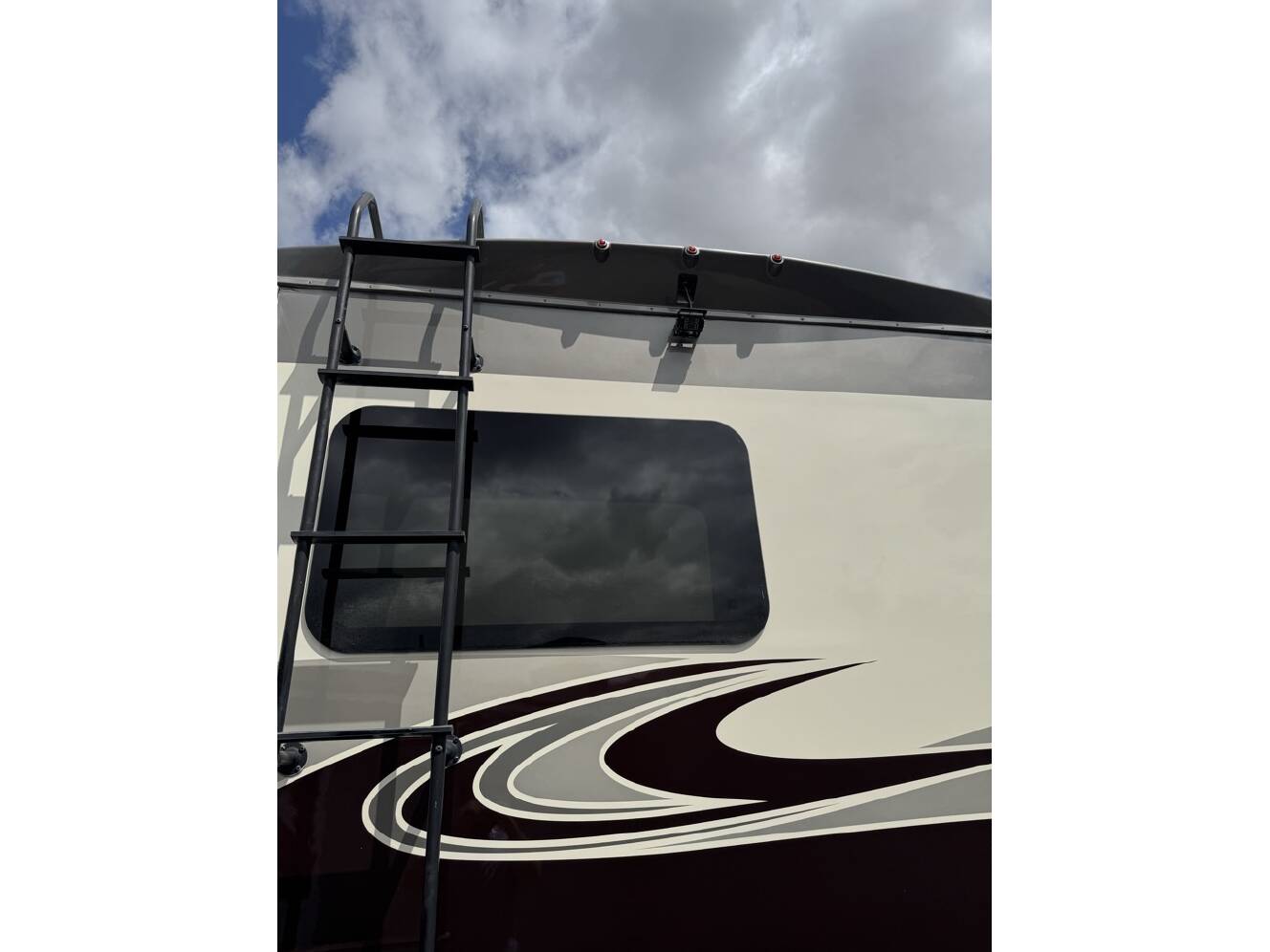 A photo of this 2017 Forest River SUNSEEKER 2430S GTS