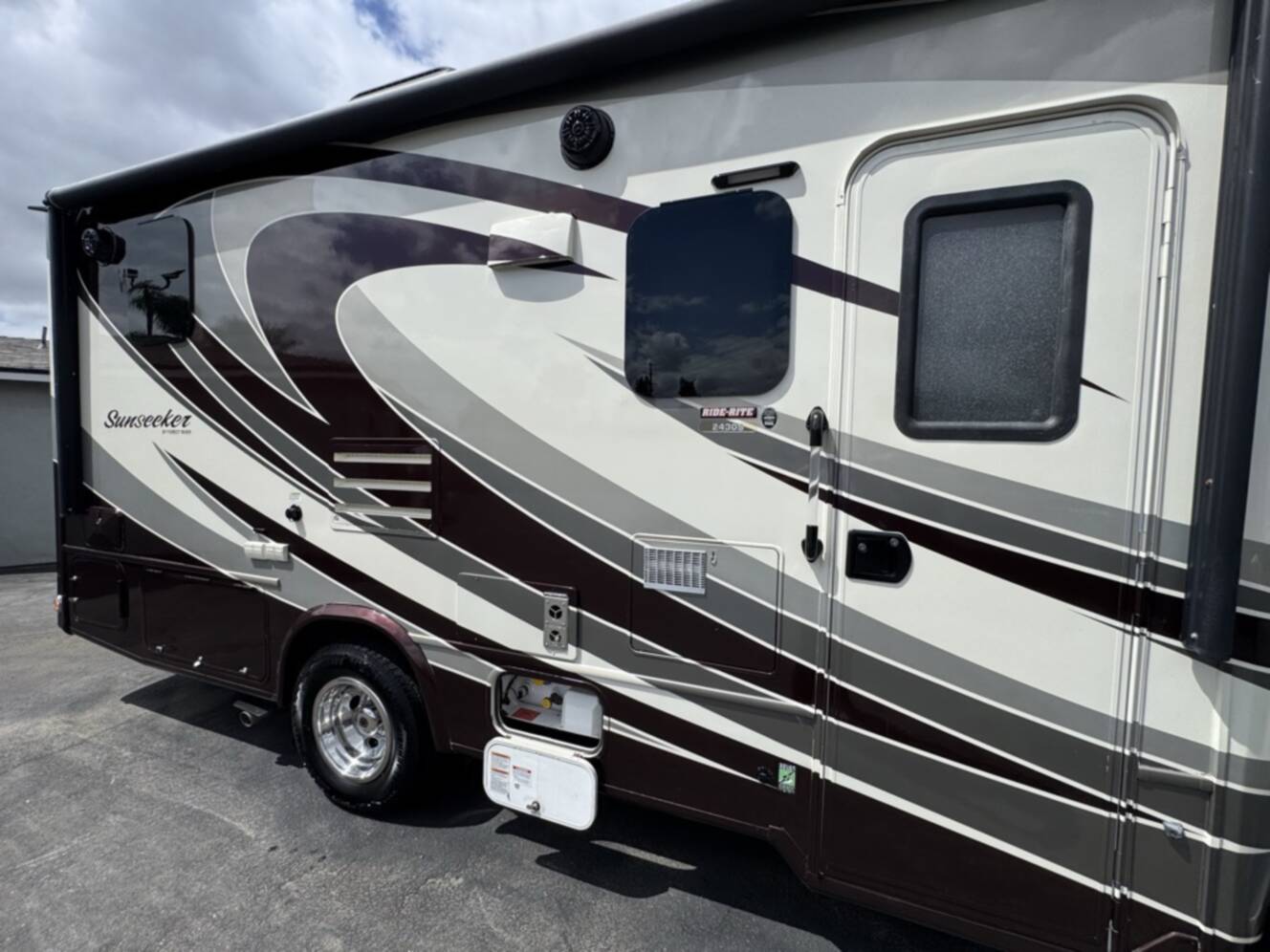 A photo of this 2017 Forest River SUNSEEKER 2430S GTS
