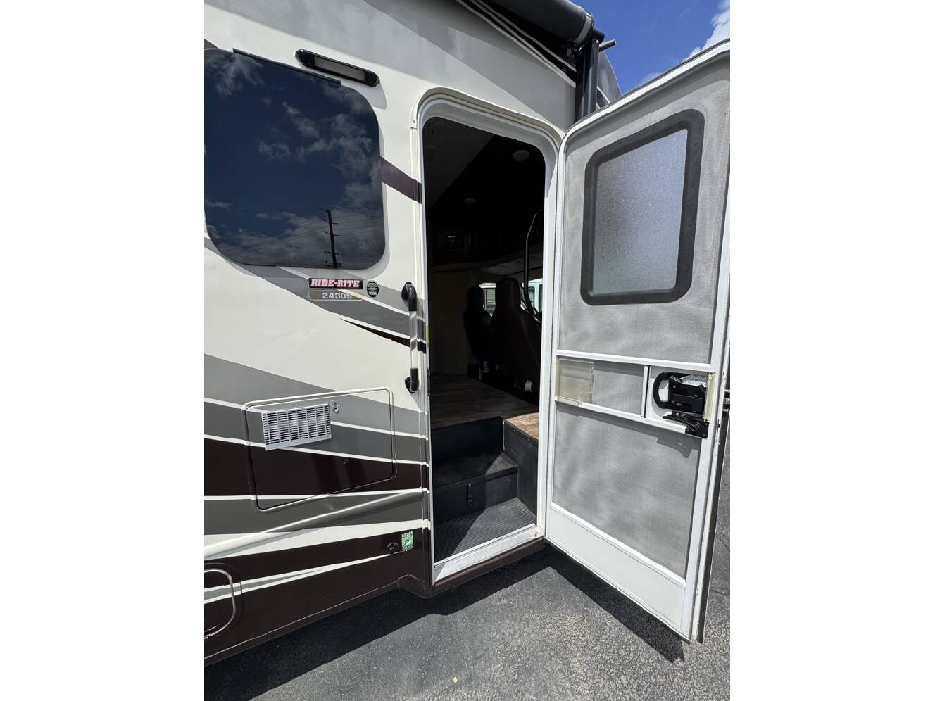 A photo of this 2017 Forest River SUNSEEKER 2430S GTS