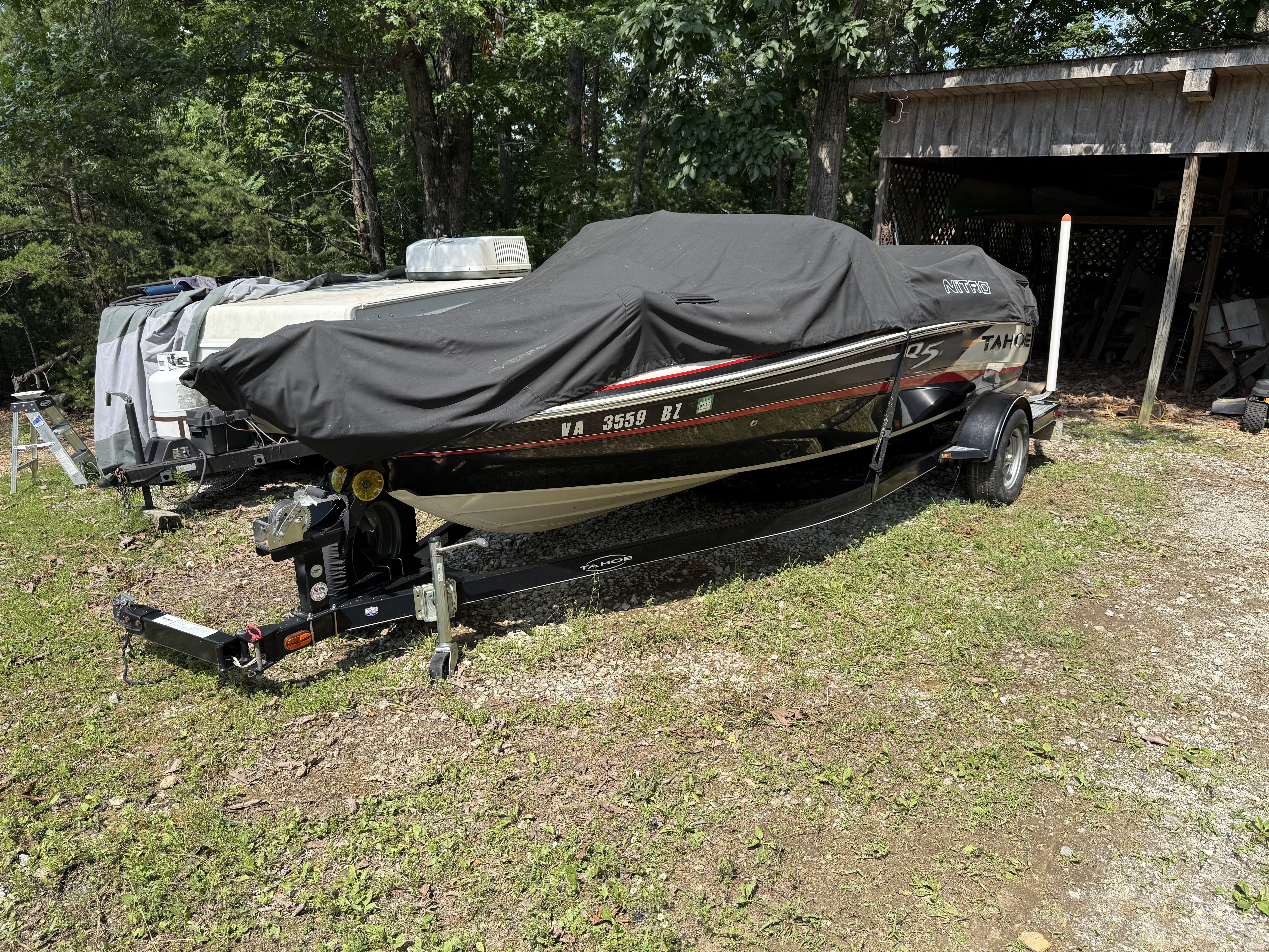 2014 Tahoe Q5i Other boat