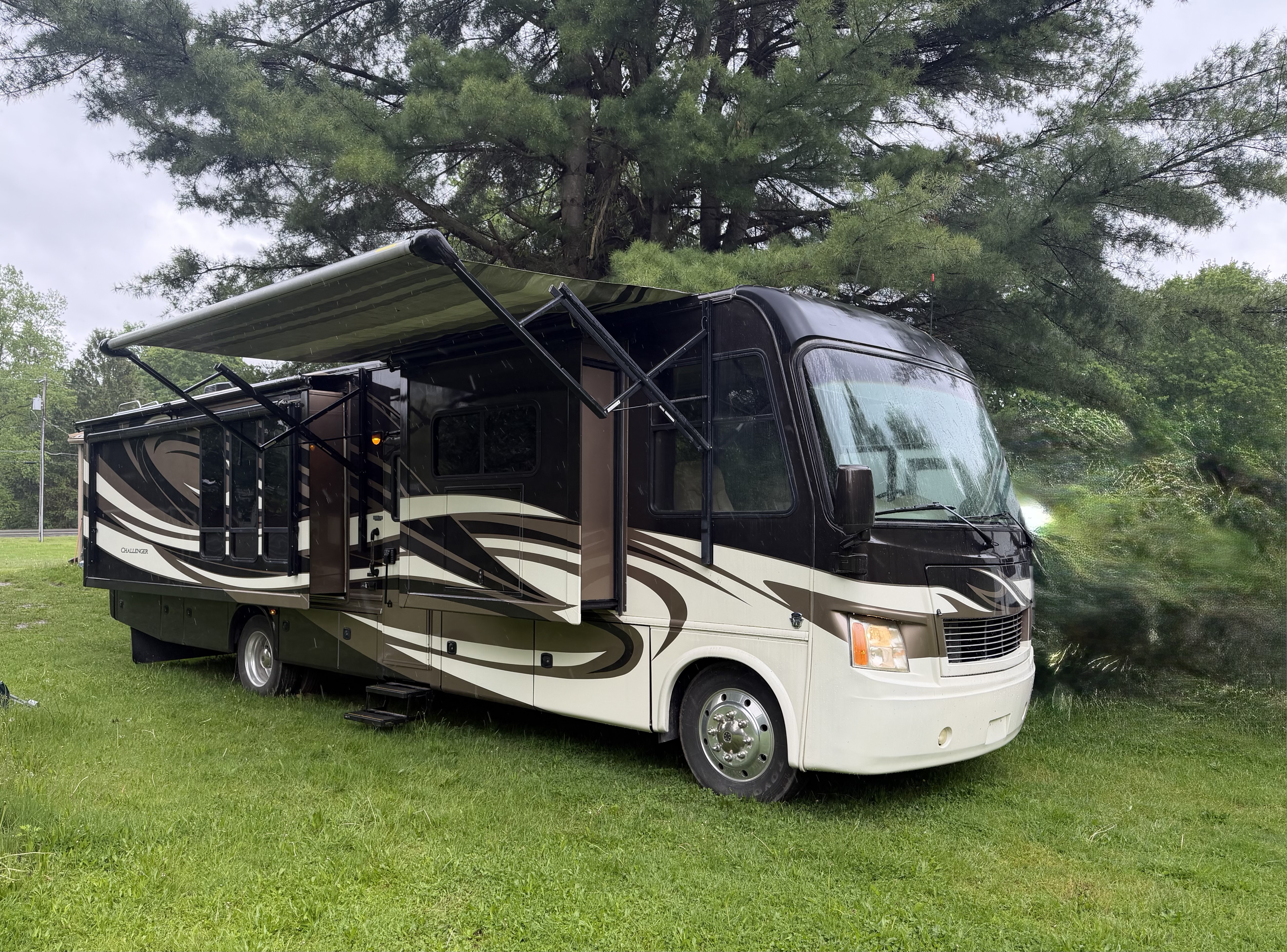 2013 Thor Motor Coach CHALLENGER 37KT in pittsford NY