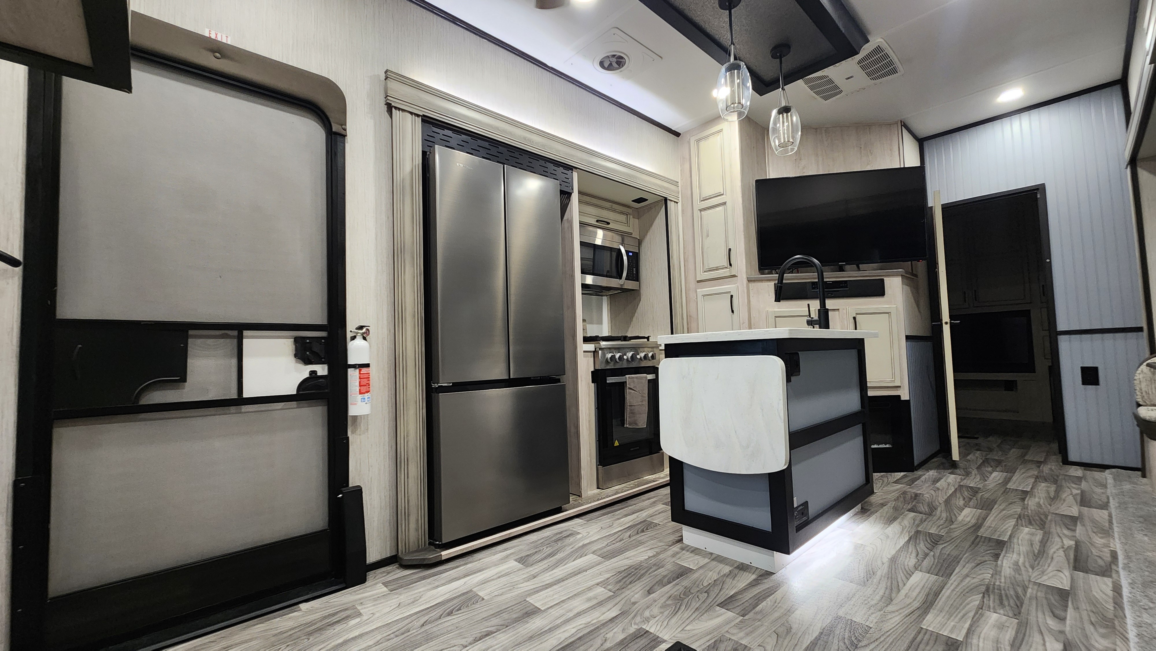 2022 Forest River SIERRA LUXURY 384QBOK RV