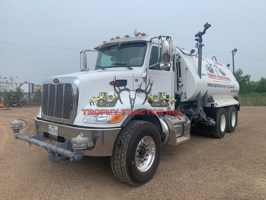 2021 PETERBILT 348 in Burleson, TX